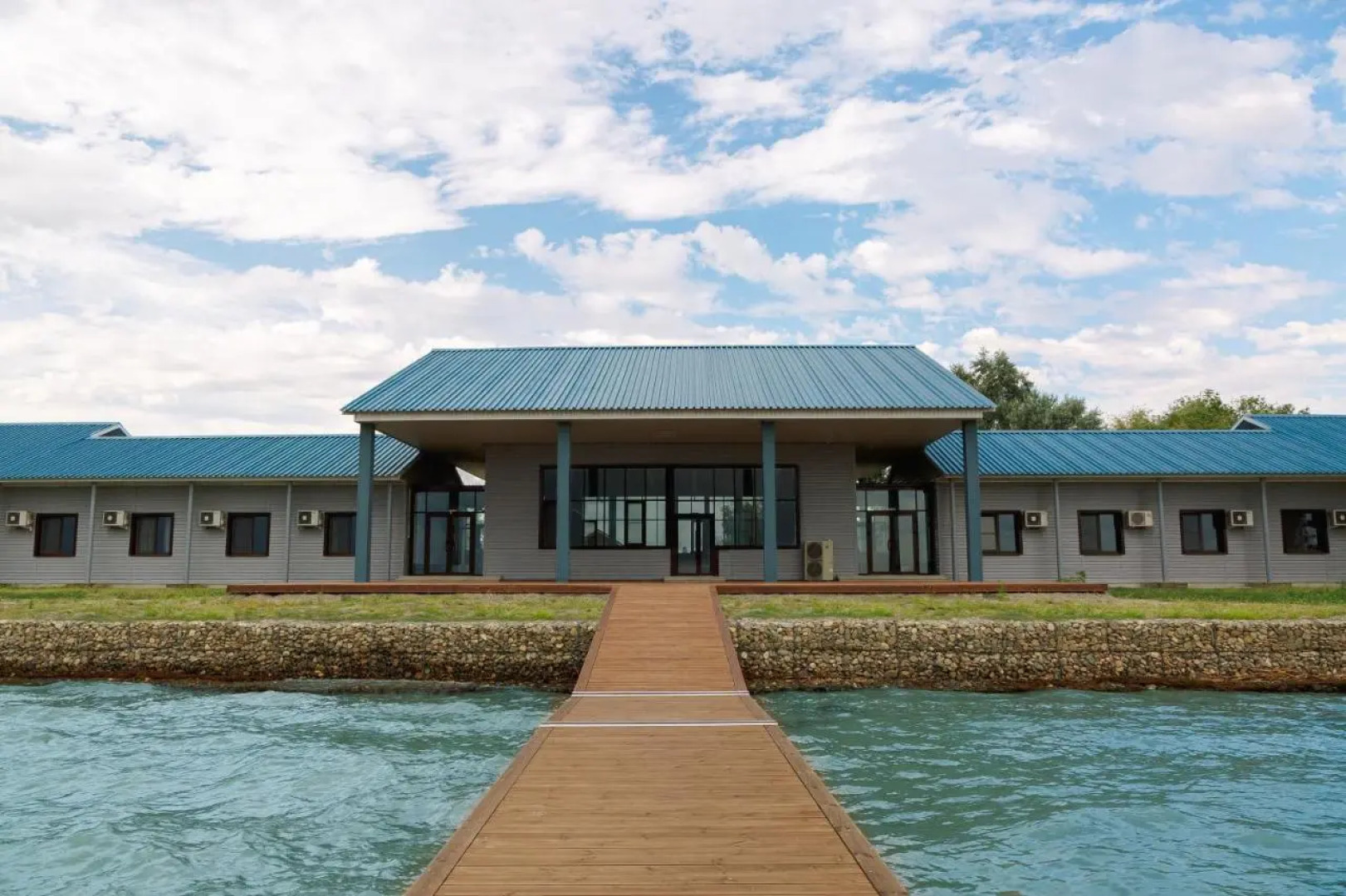 Abrau Dyurso na plavnyakh