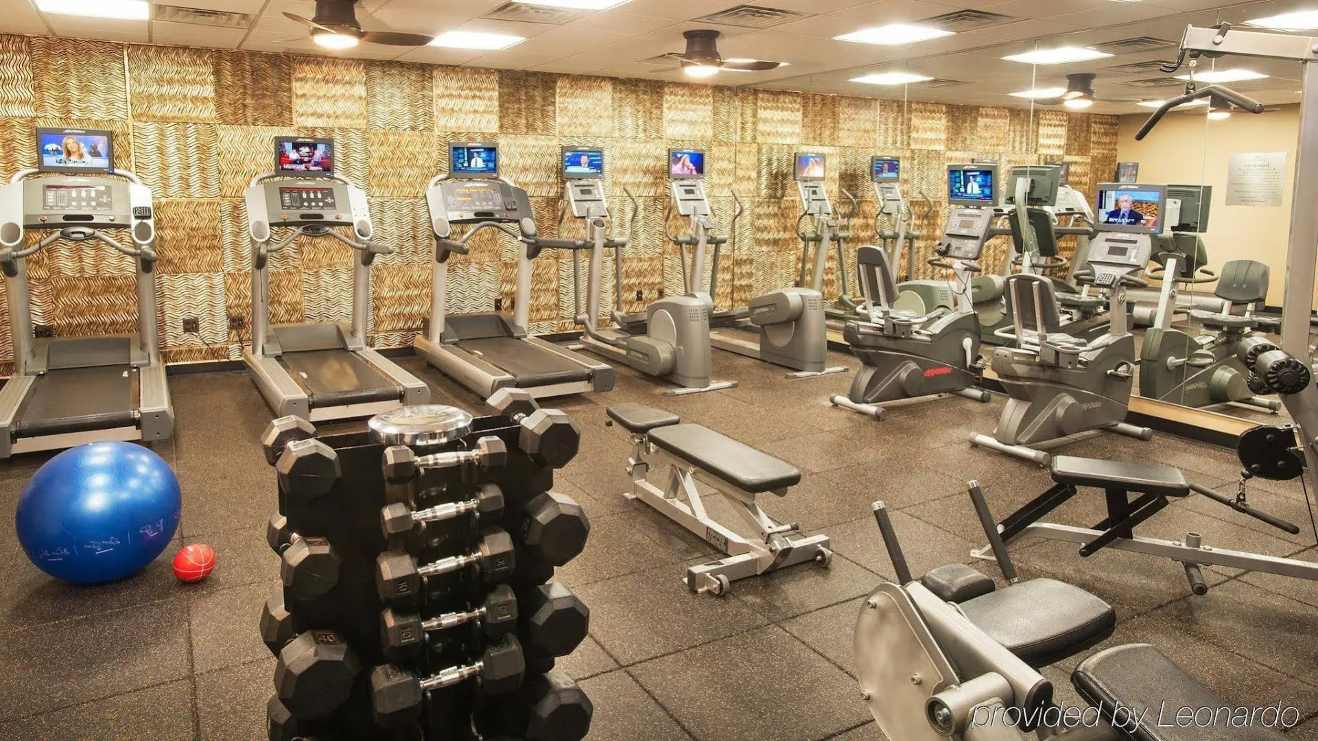 Doubletree by Hilton McLean Tysons