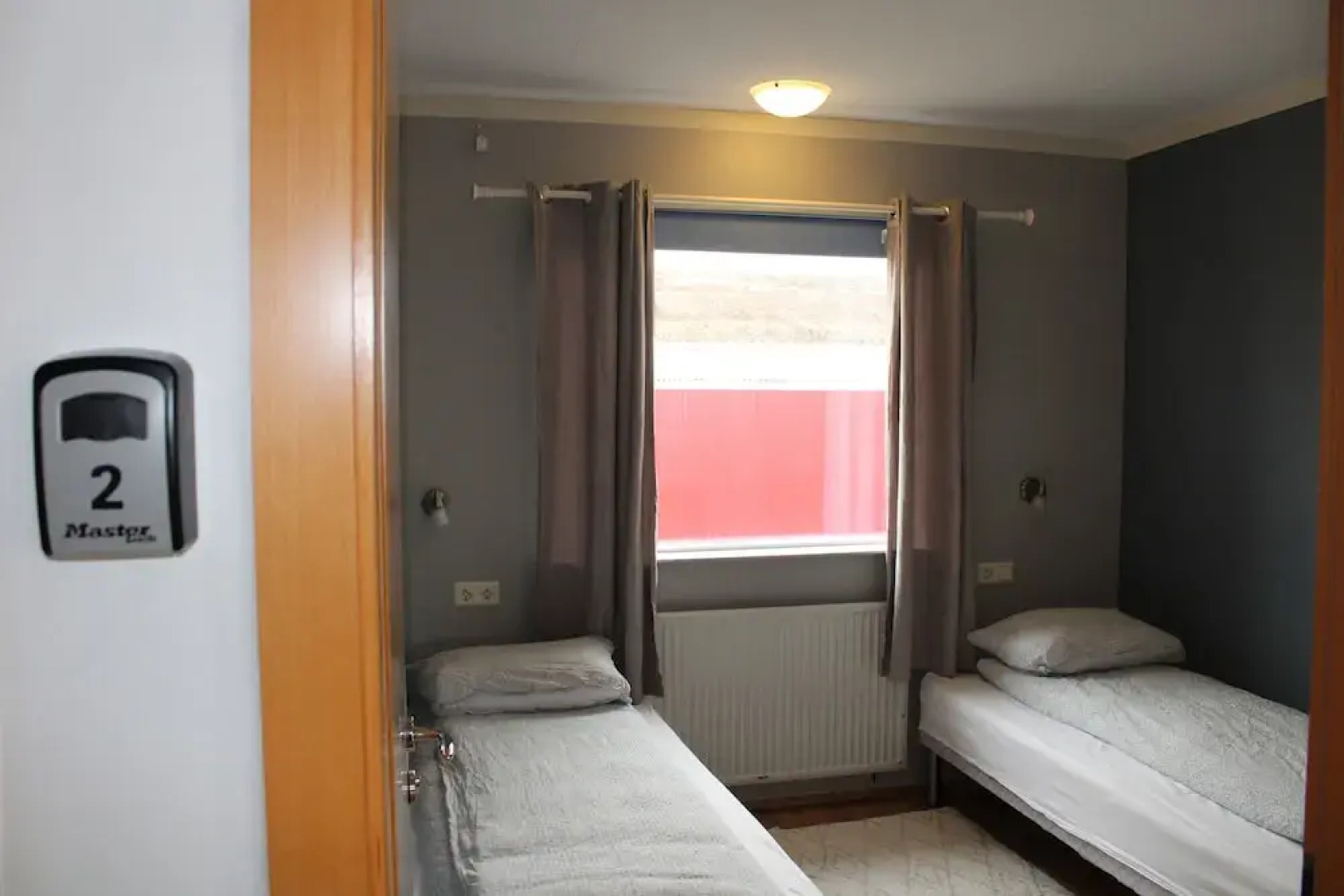 Stóri-Bakki Guesthouse with hot tub