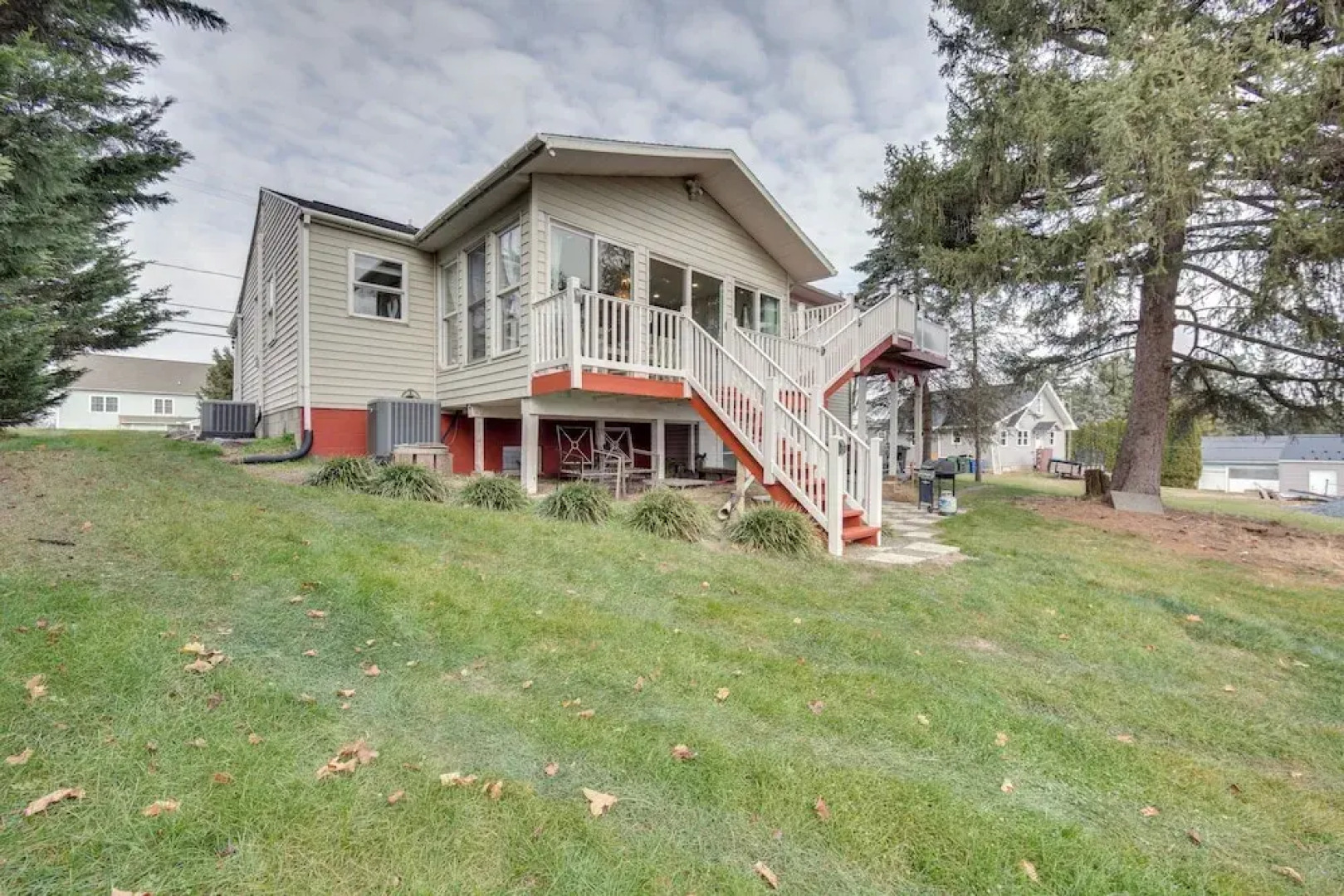 2 Mi to Hersheypark: Group Getaway w/ Deck