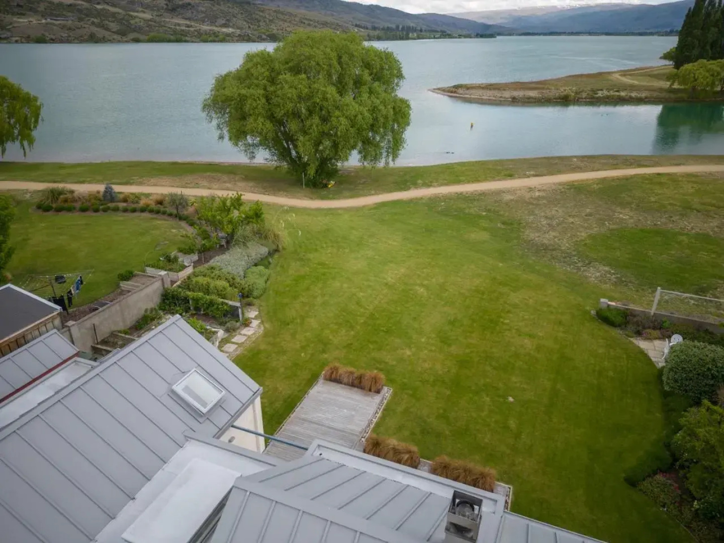 The Lakehouse - Cromwell Holiday Home