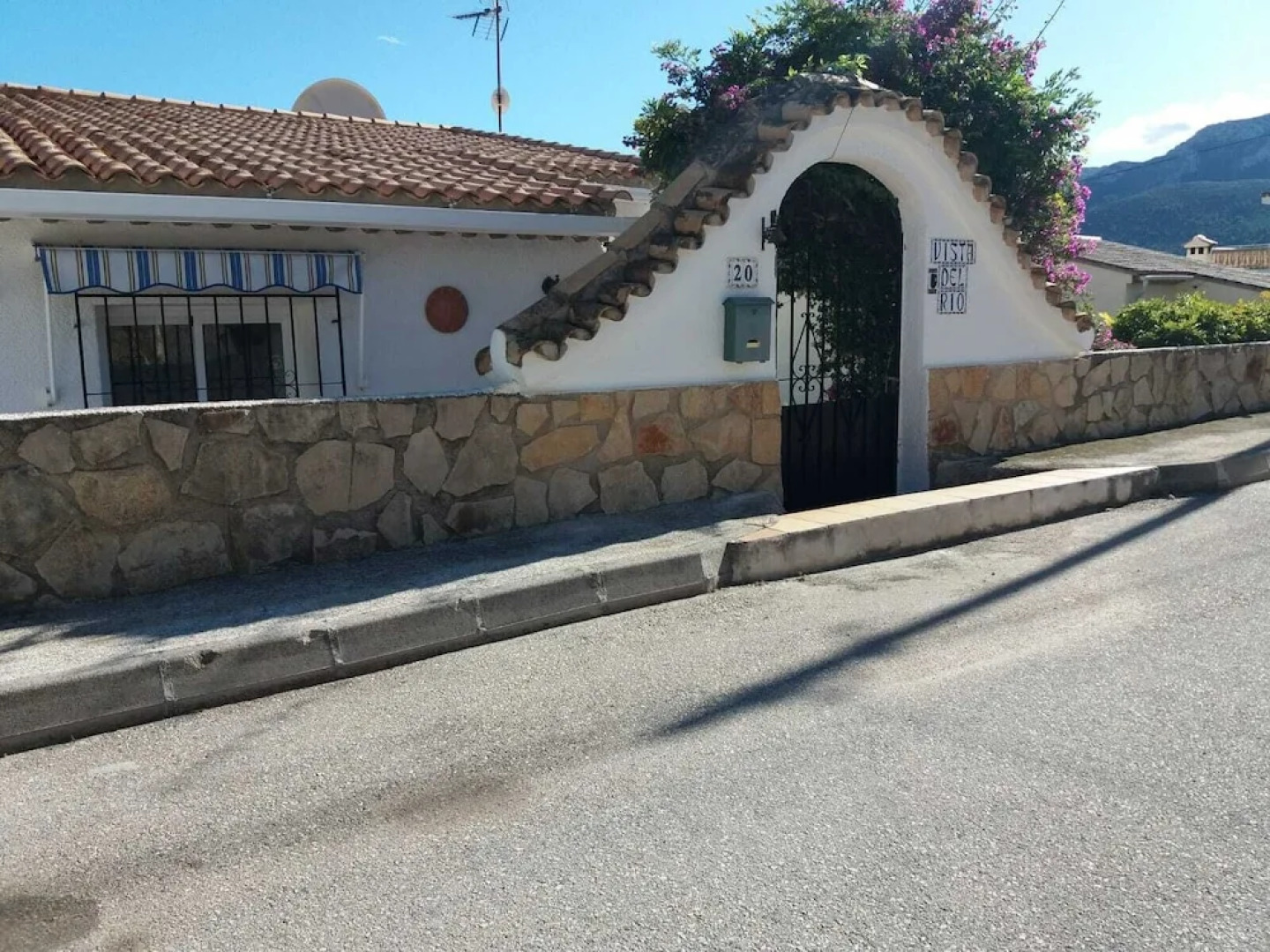 Spanish Villa in Stunning Location - Jalon Valley