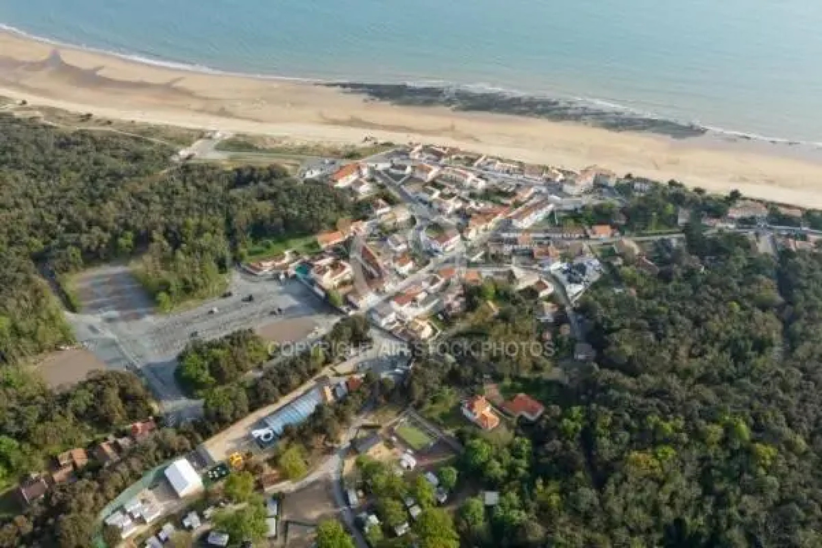 À 20 secondes de la plages de sable fin du rocher de longeville sur mer