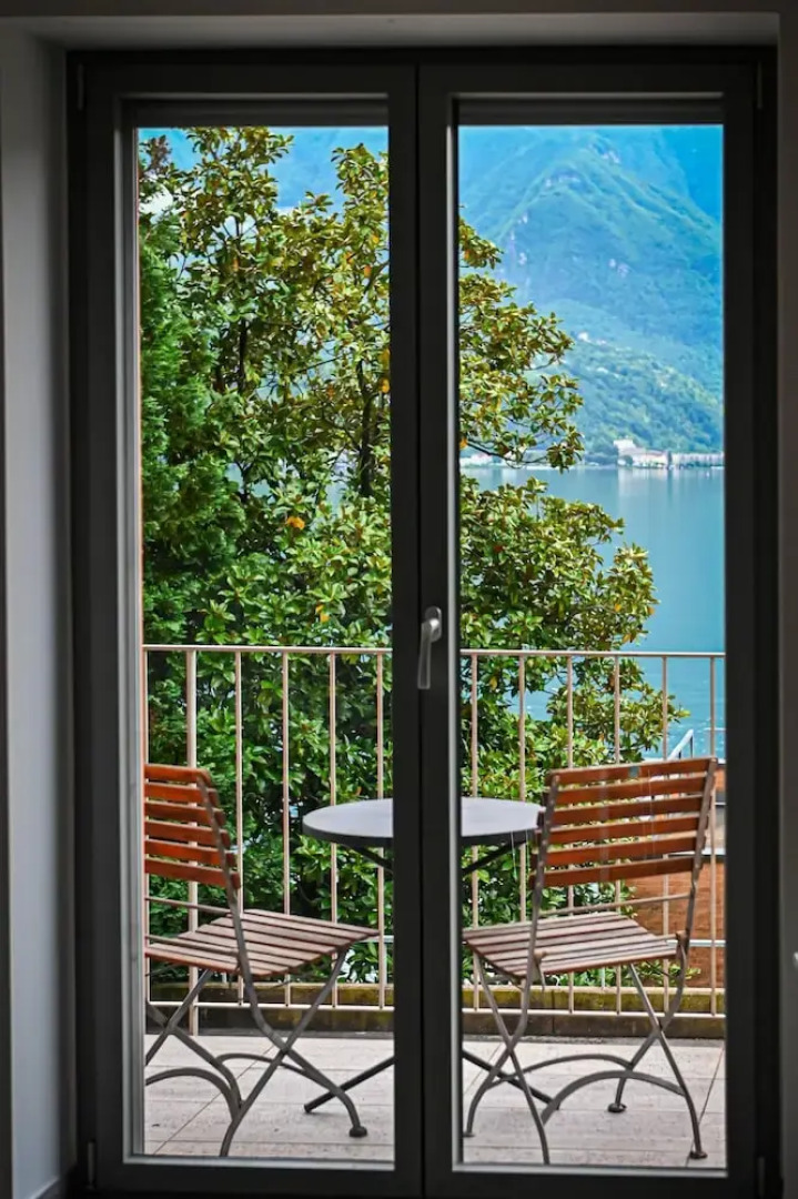 Sunny Suite With Lake View