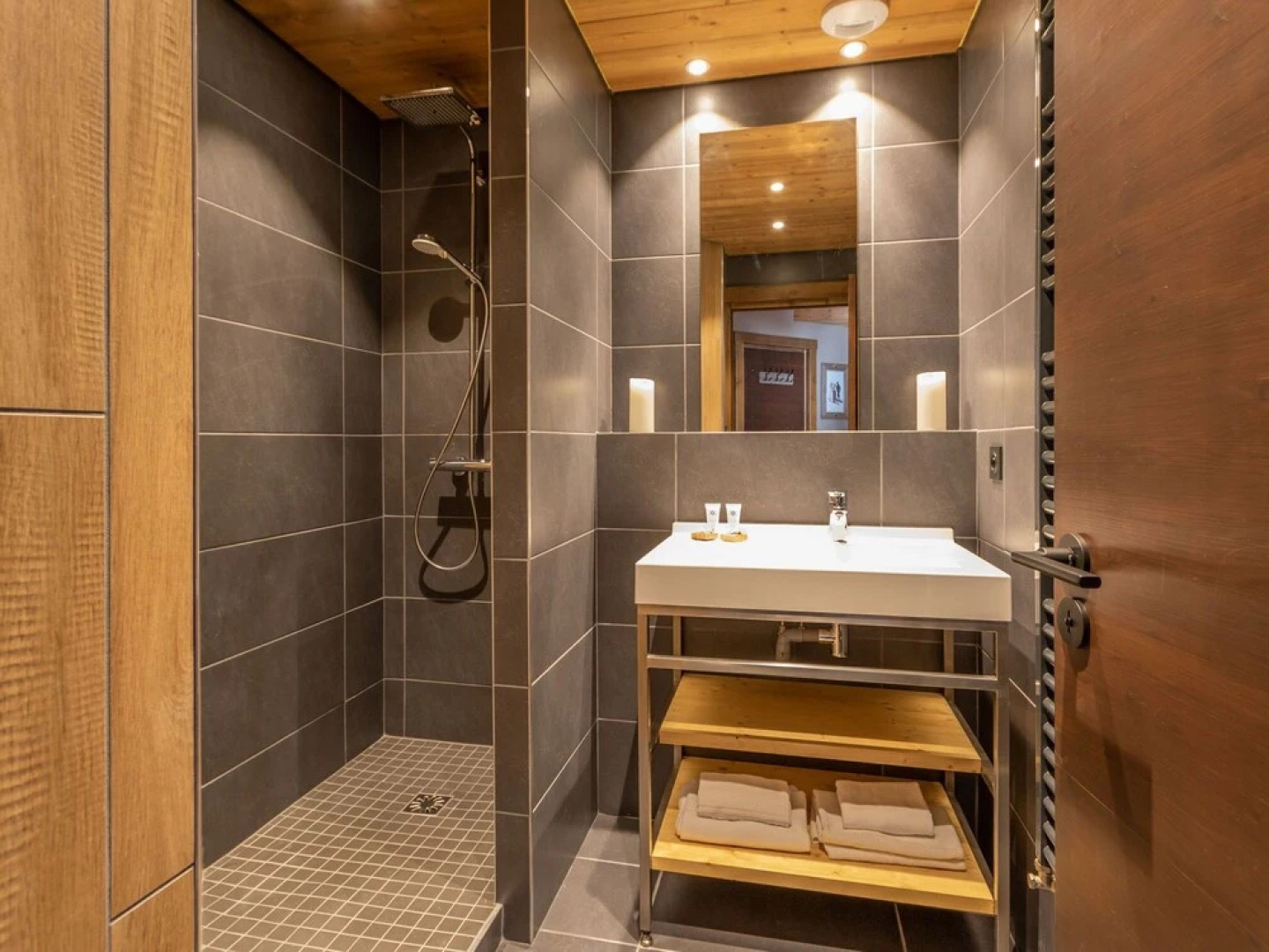 Nice Apartment Near the Center of Val Thorens and Slopes