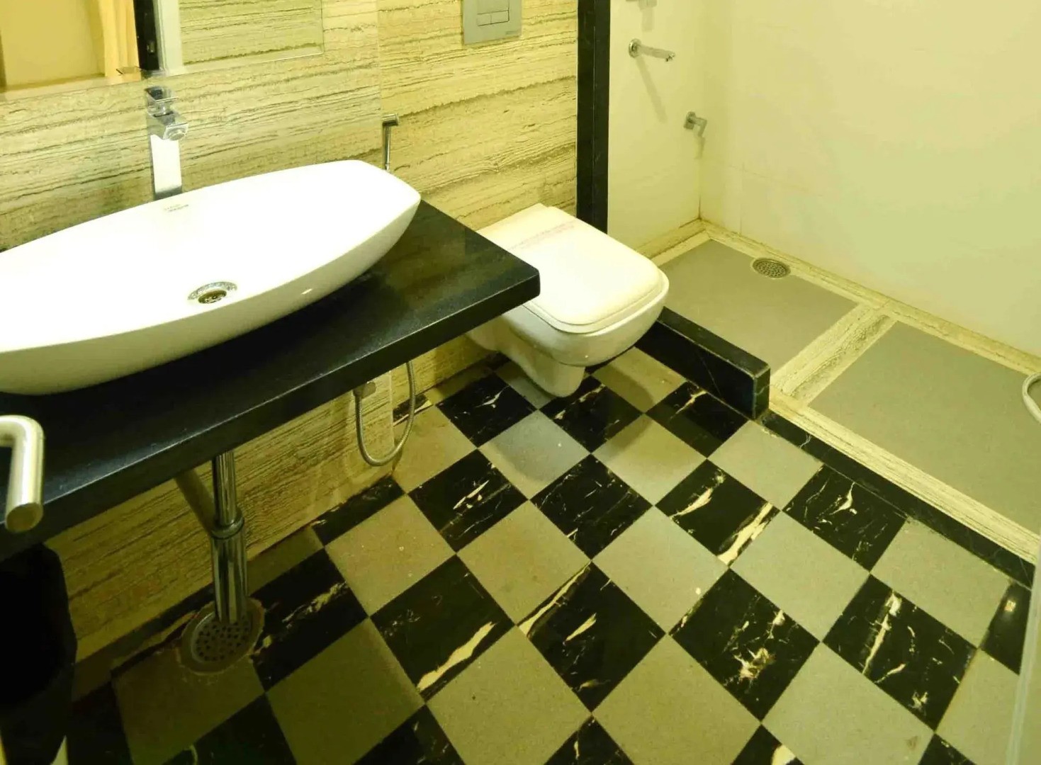 OYO Premium Kanchan Bagh