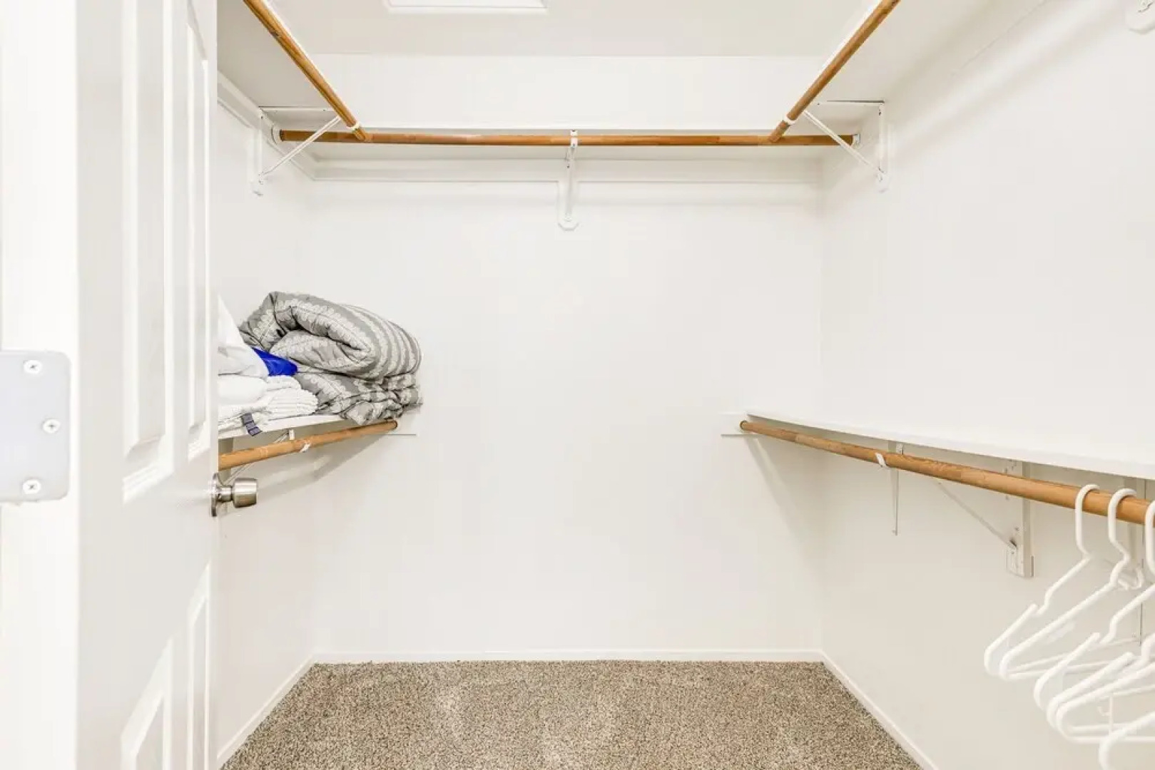 Spacious Los Banos Home w/ Patio - Dogs Welcome!