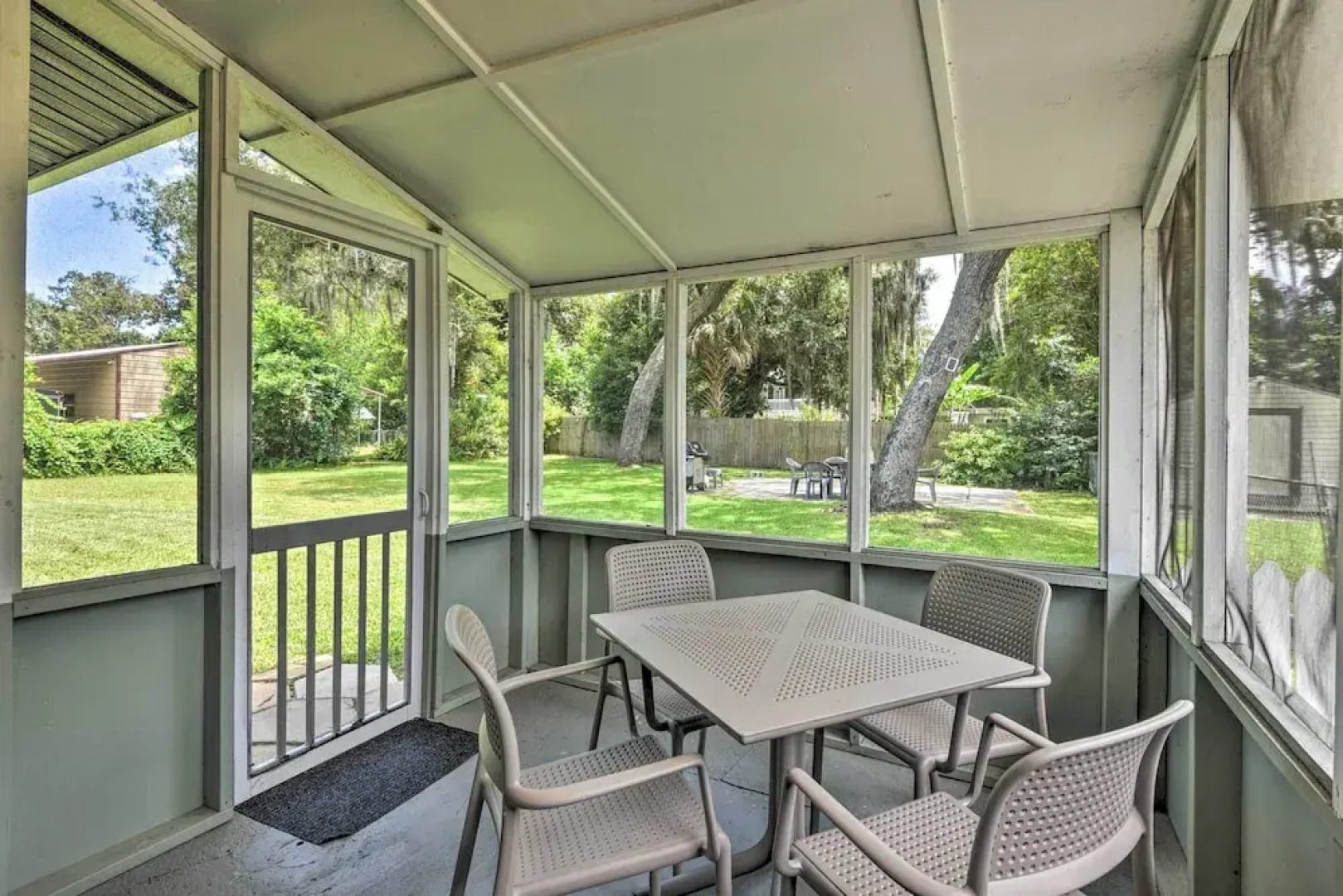 Dog-friendly Home w/ Gas Grill - Walk to Rose Bay!