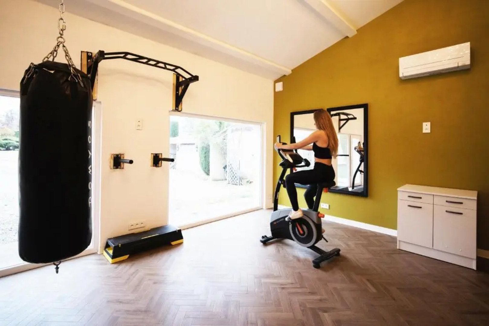 Villa Tessa for 14 people with private pool sauna and gym close to Aix en Provence