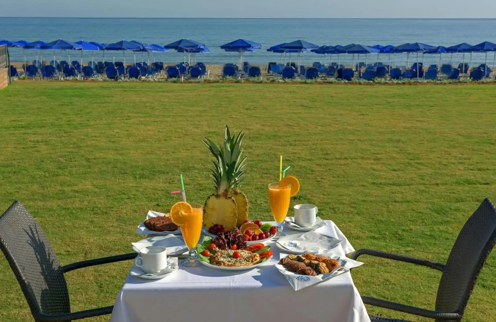 Happy Days Beach Hotel & Bungalows