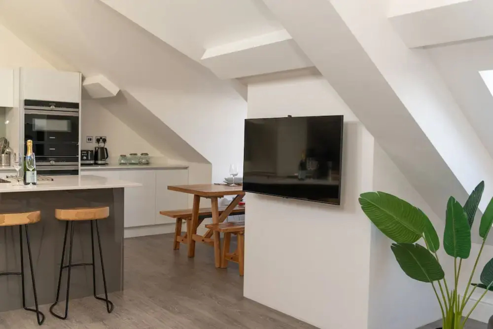 Larkrise, The Penthouse