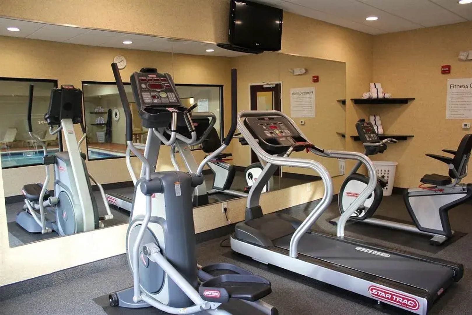 Holiday Inn Express & Suites Niles