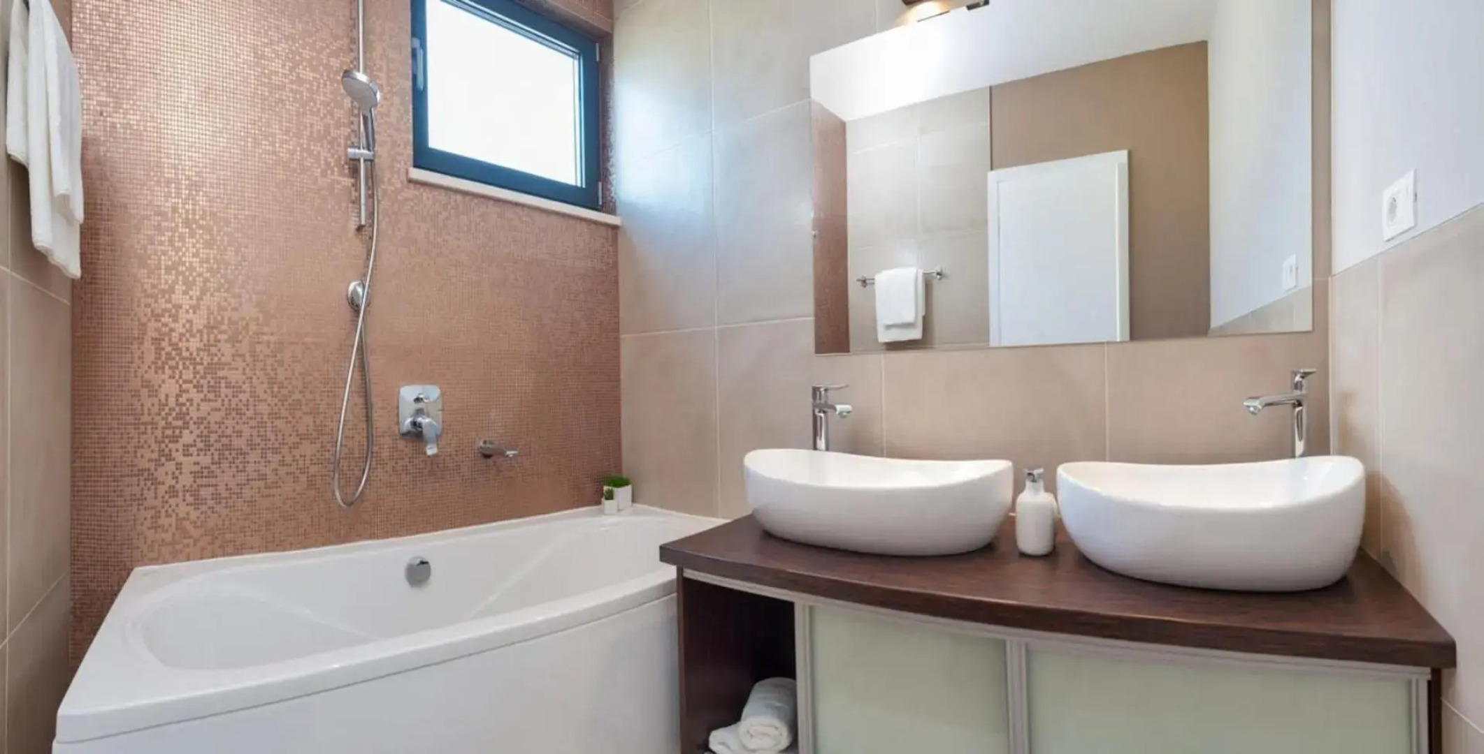 Luxury Beachfront Villa Trogir 2 with private pool, jacuzzi and gym at the beach on Ciovo - Okrug Gornji