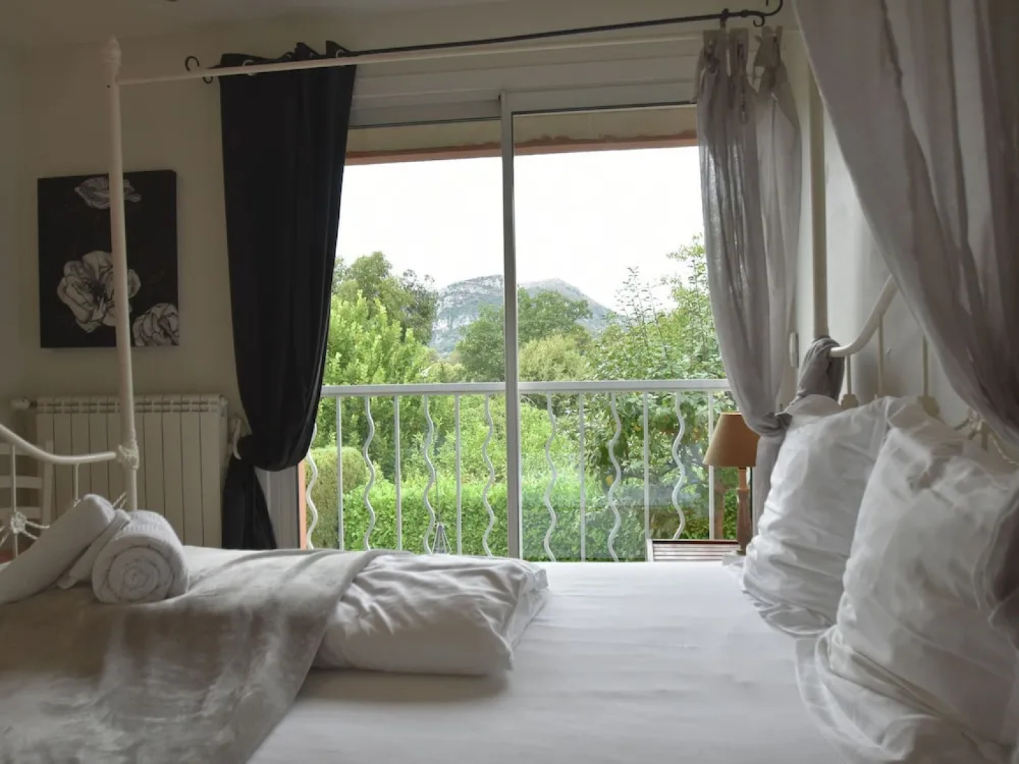 Stately Villa in La Gaude With Relaxation Area and Pool