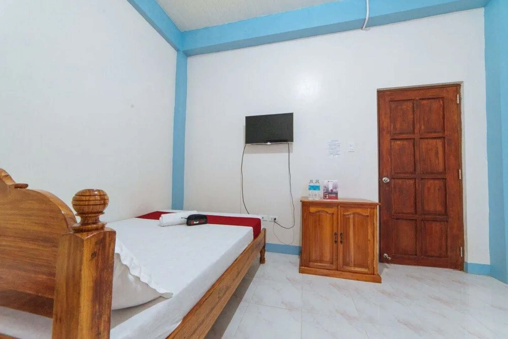 RedDoorz Near Lucap Wharf Alaminos