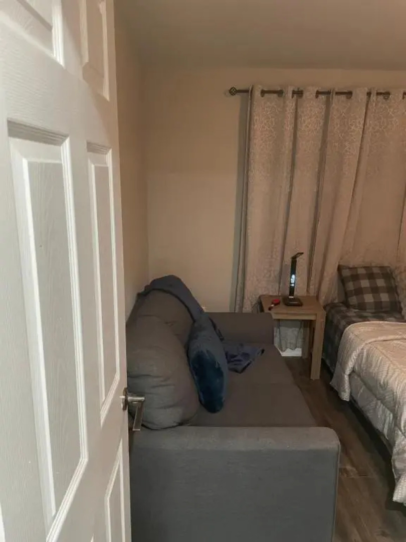 Stunning & cozy freshly renovated 2 bedroom basement unit