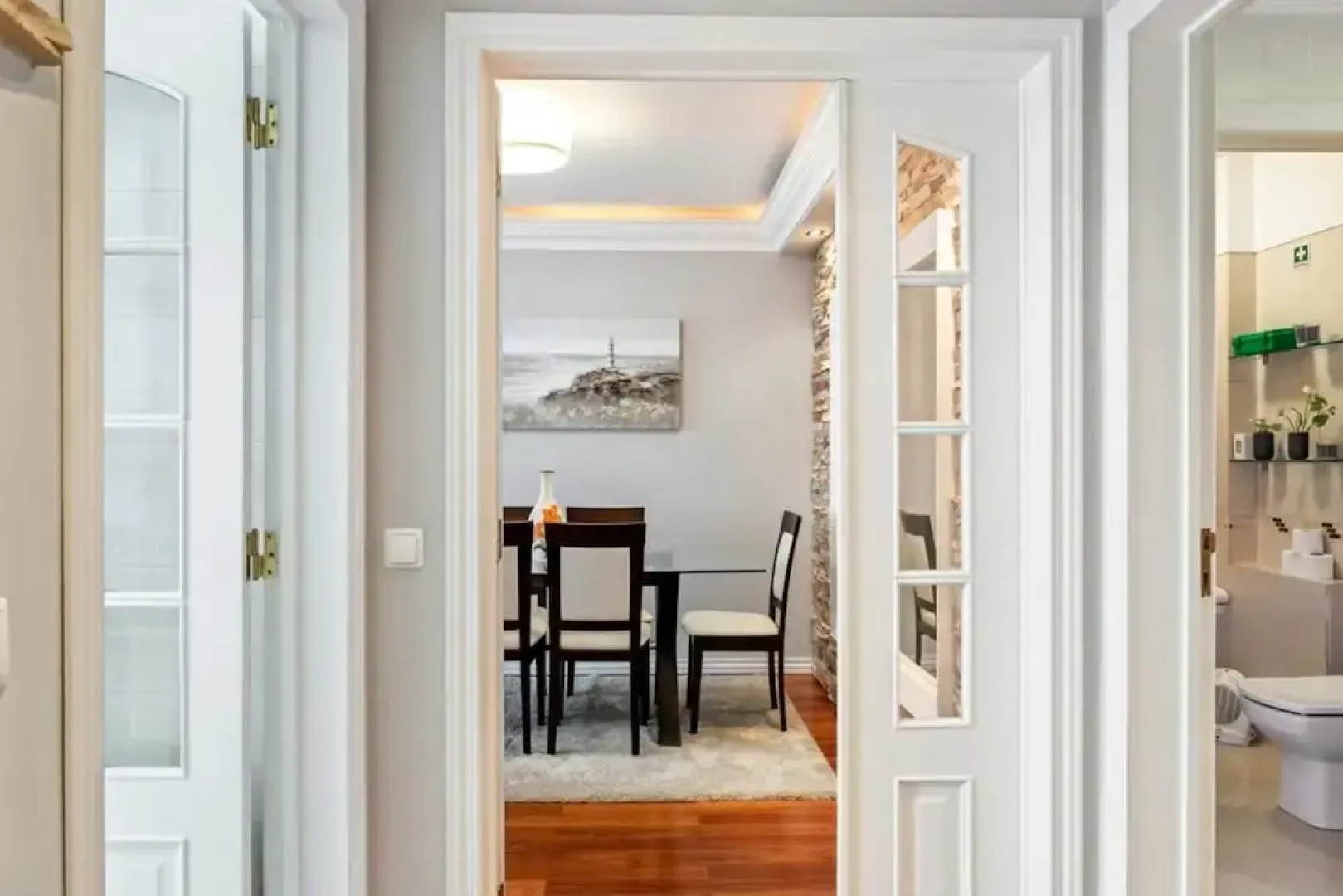 Large Contemporary 3 Bedroom Apartment