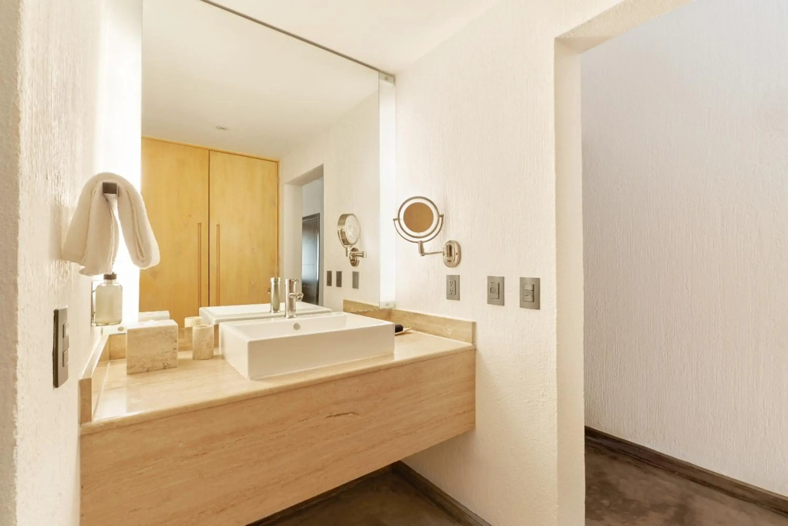 Bahia Hotel & Beach House