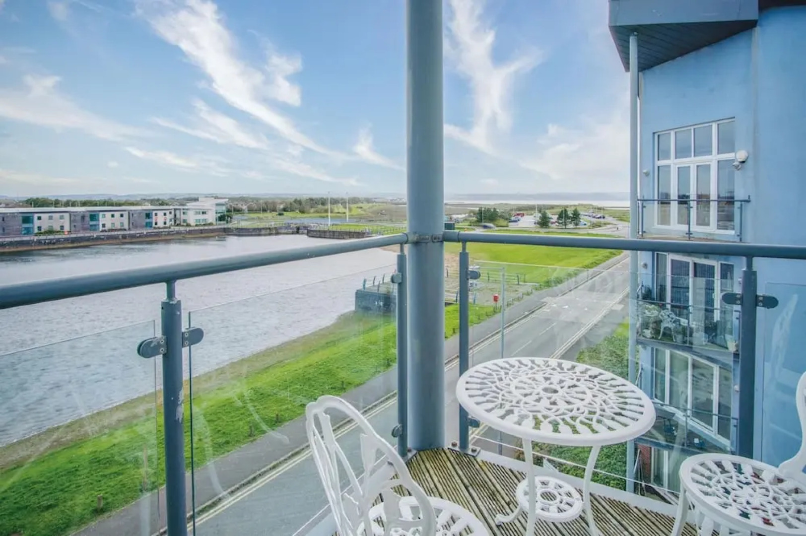 The Penthouse - 3 Bedroom Apartment - Llanelli