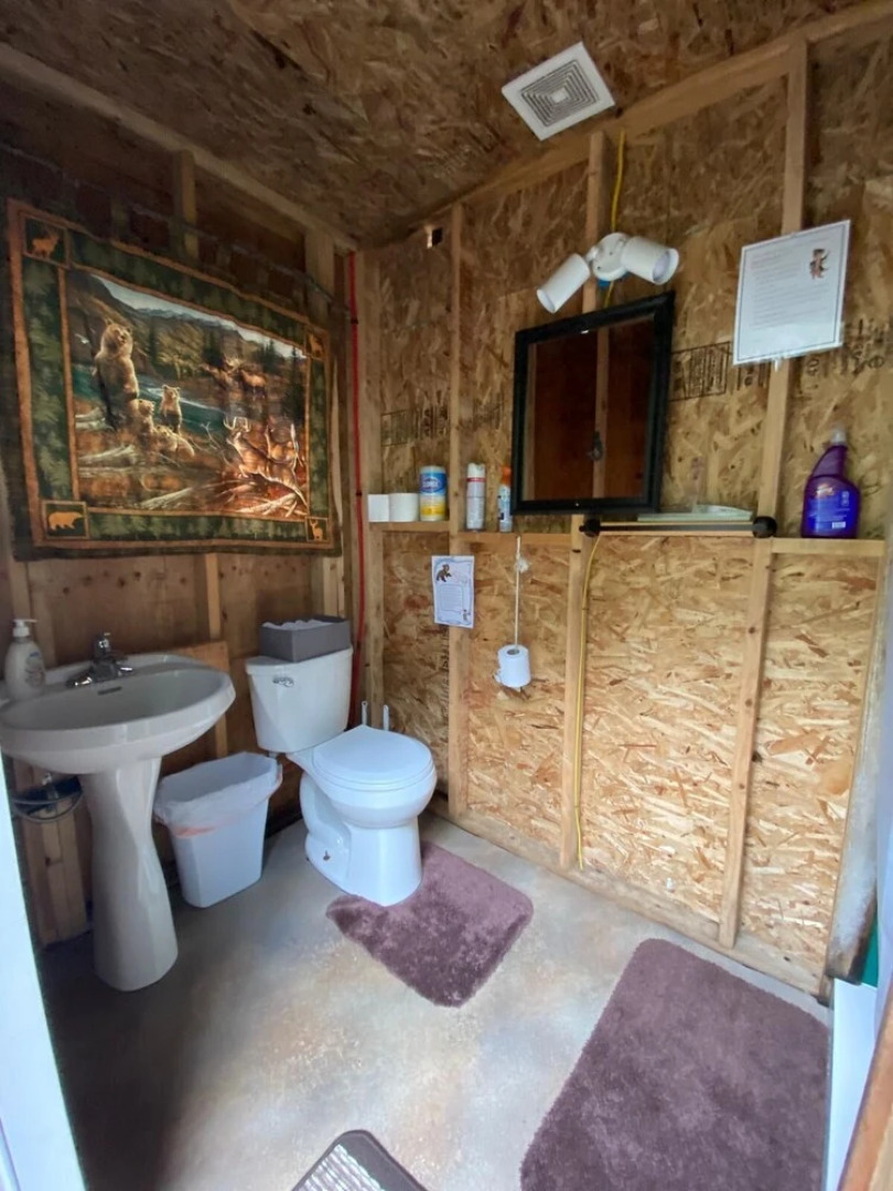 Nauti Otter Inn and Yurt Village