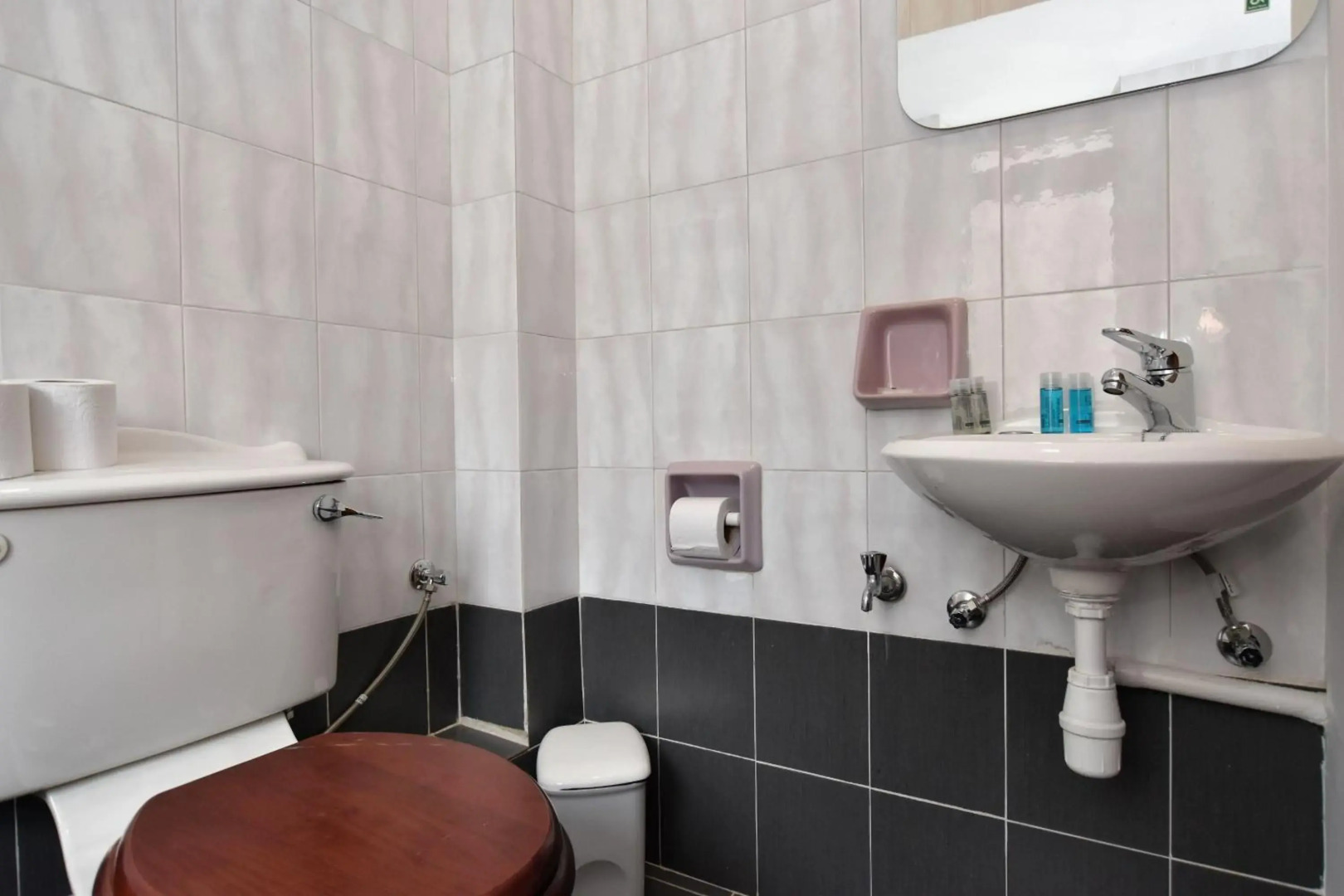 2 bedroom, central and spacious with sea view