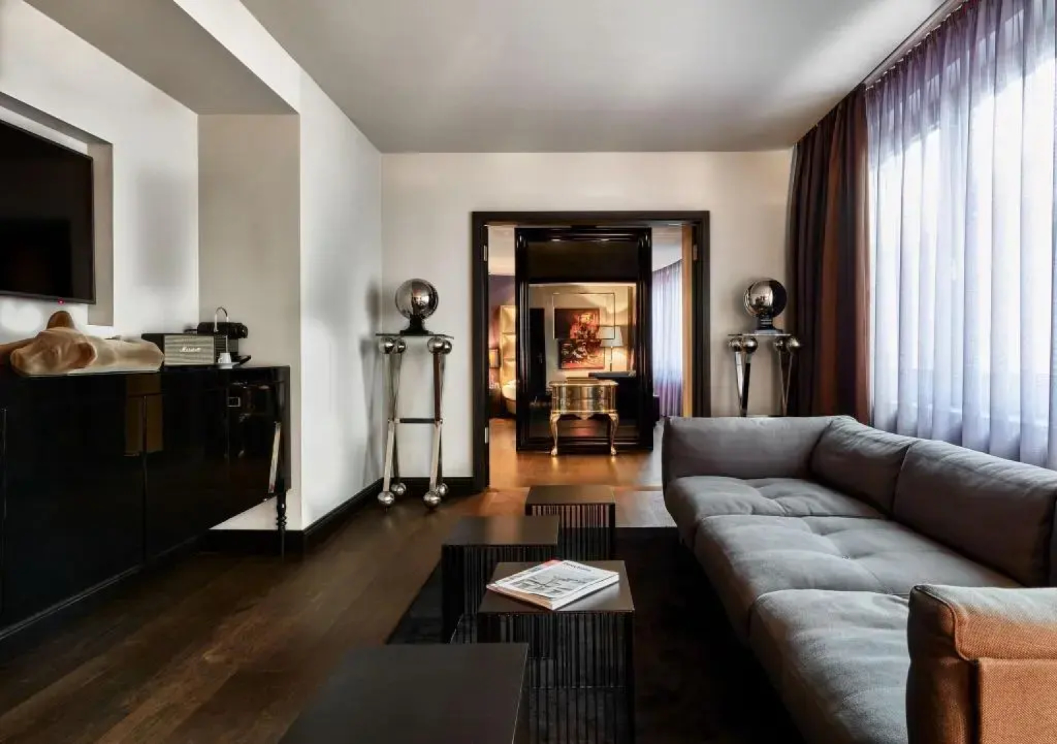 Roomers Frankfurt Central, Autograph Collection