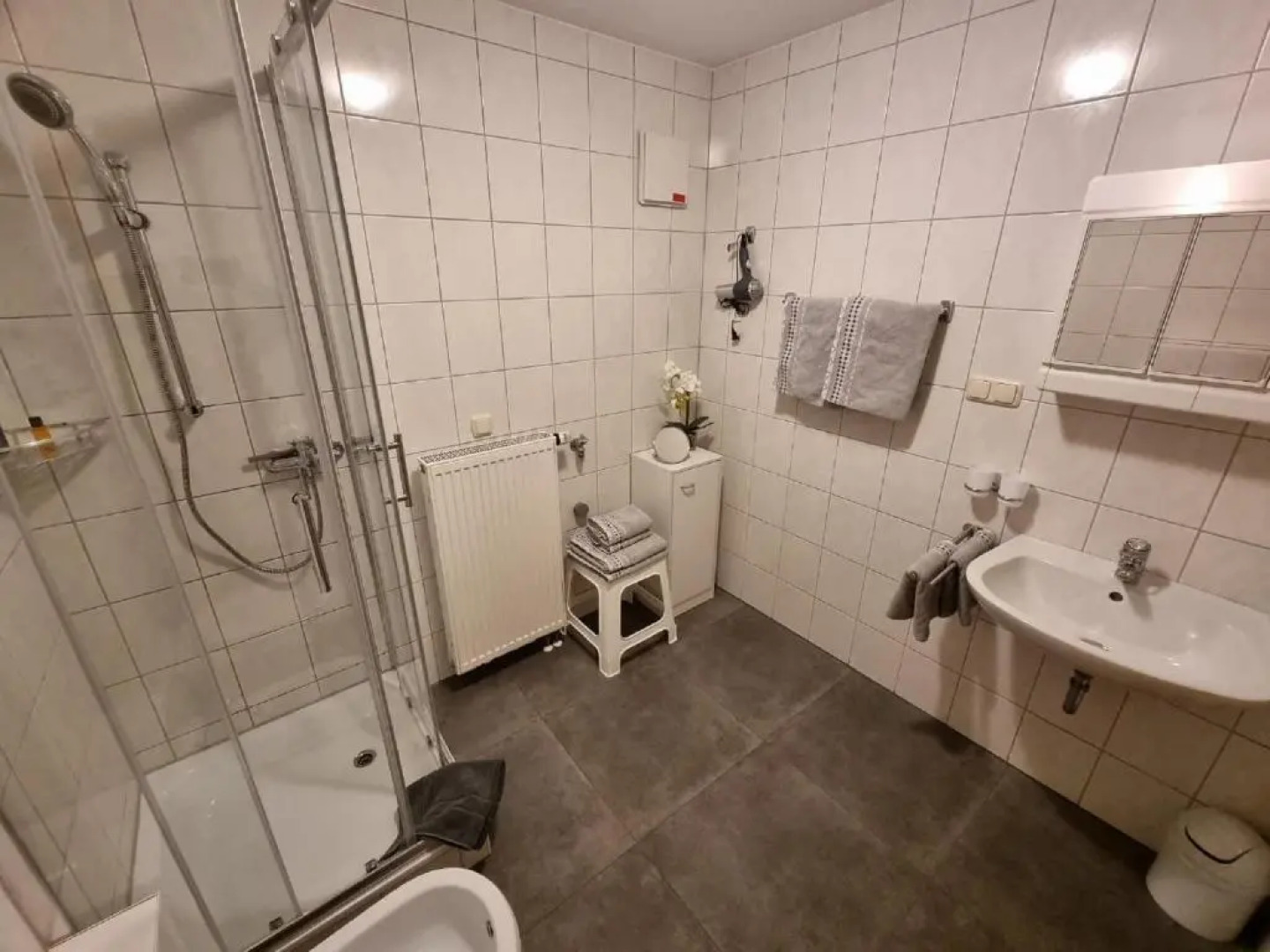 Cafe Altmühl, Ferienwohnungen Gästehaus Krimhilde direkt am Wasser