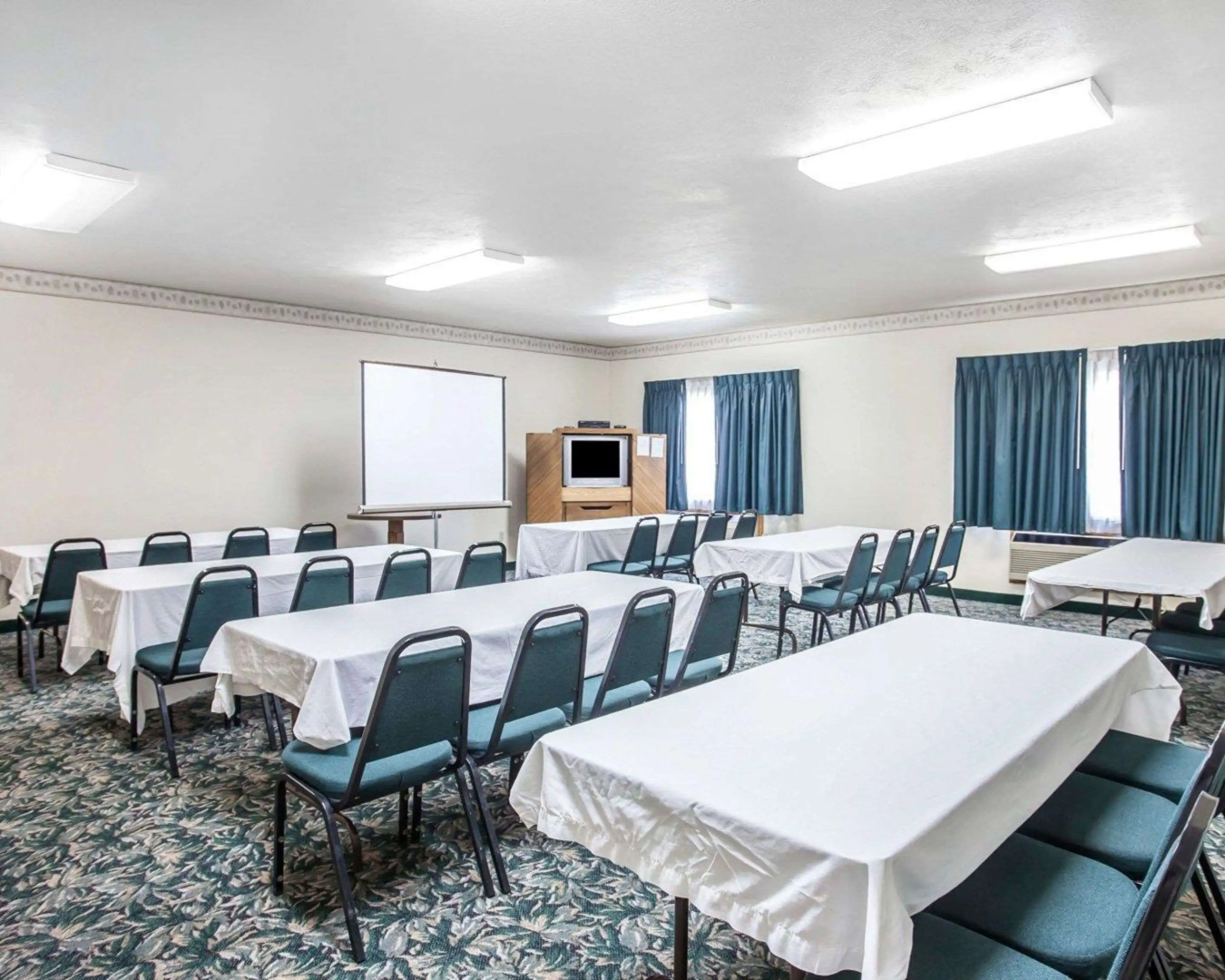 Rodeway Inn & Suites