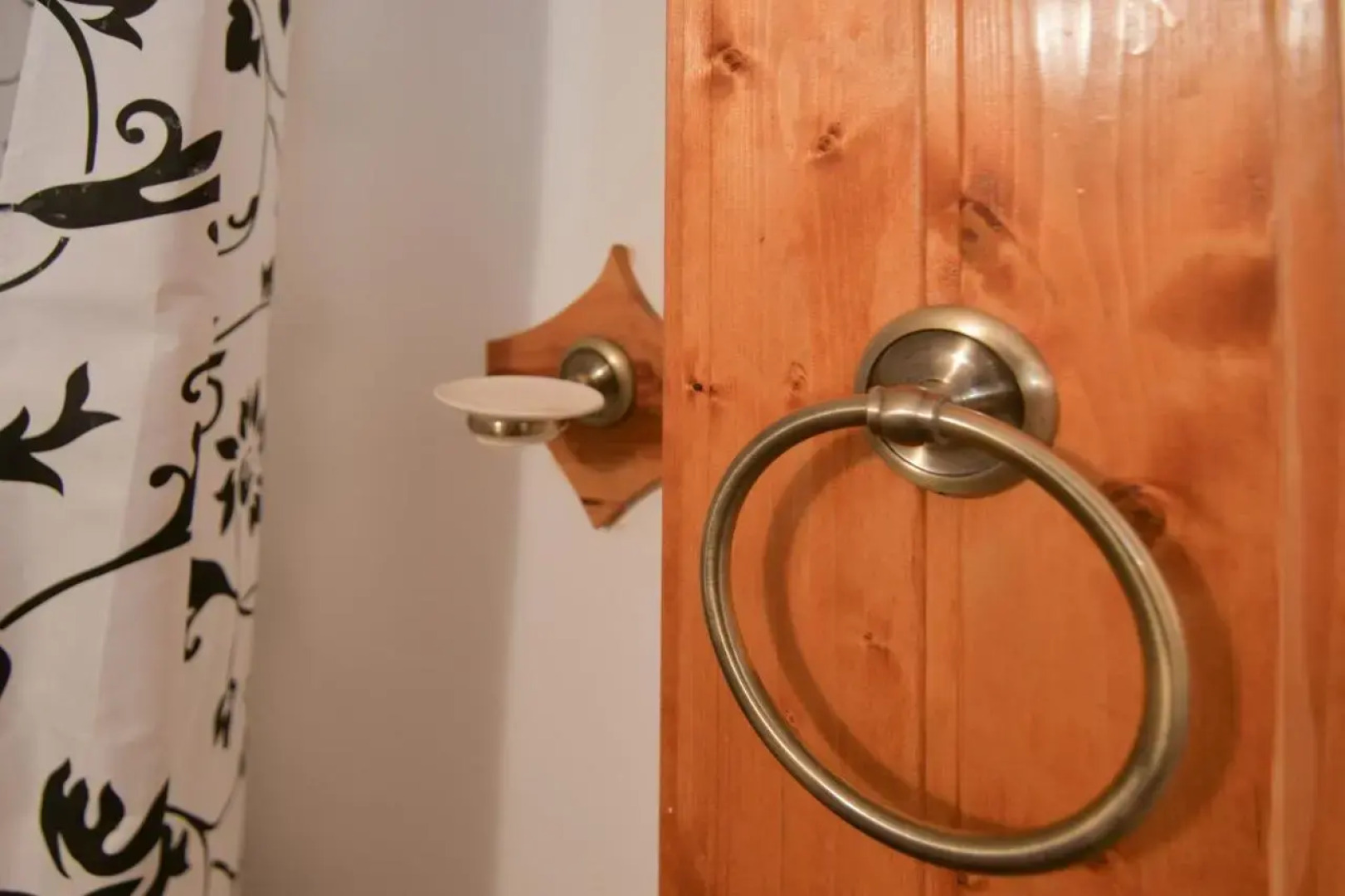 Kerti Lak (Adults Only)