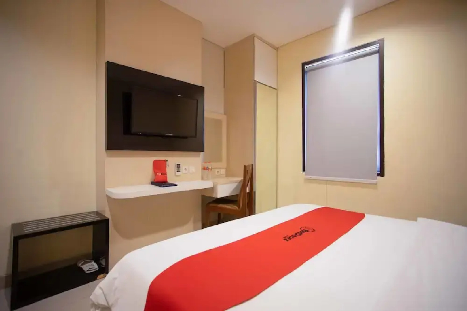 RedDoorz Premium near Kawasan Industri Cikarang