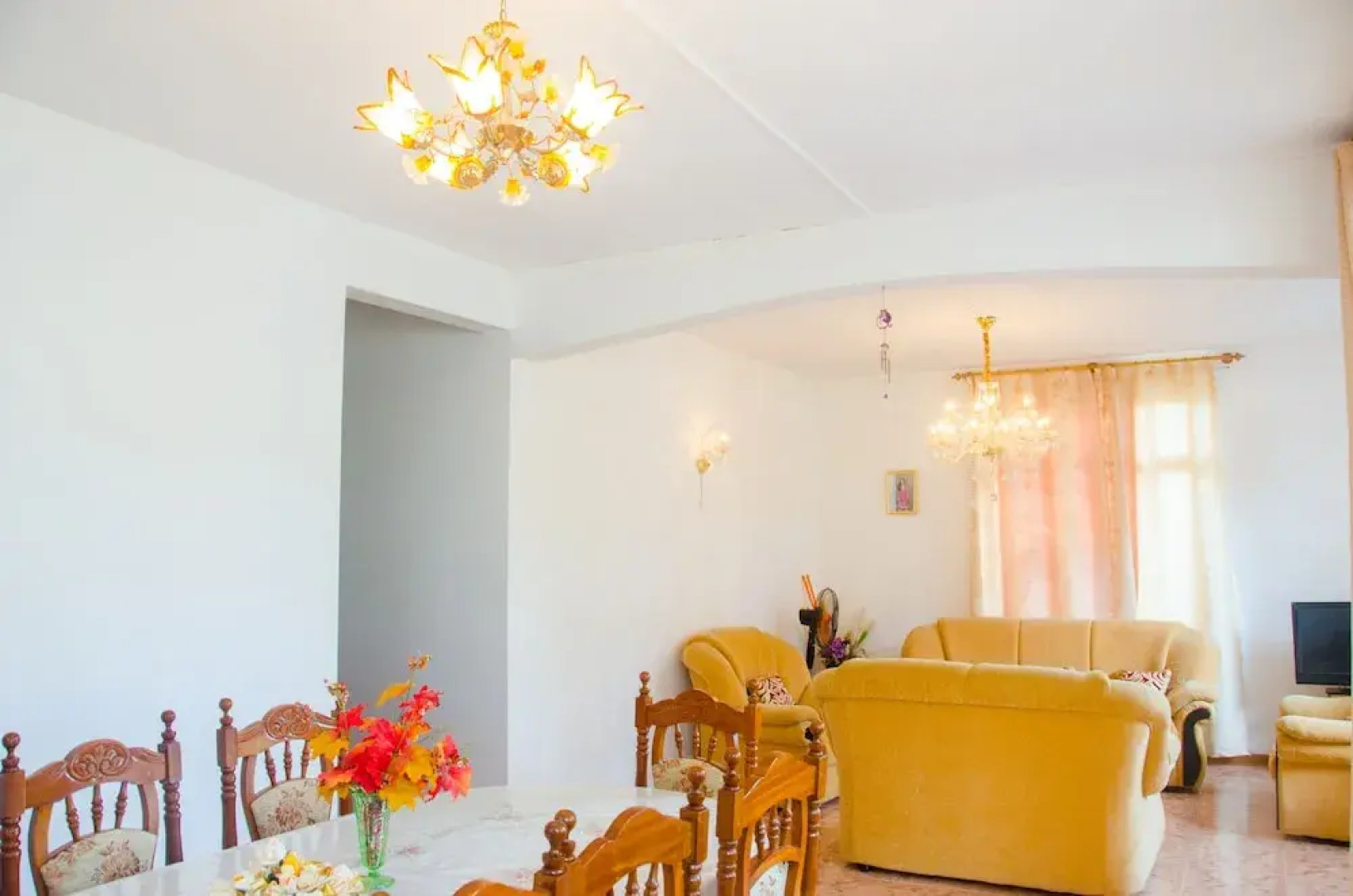 Charming 2-bed House in Chemin Grenier