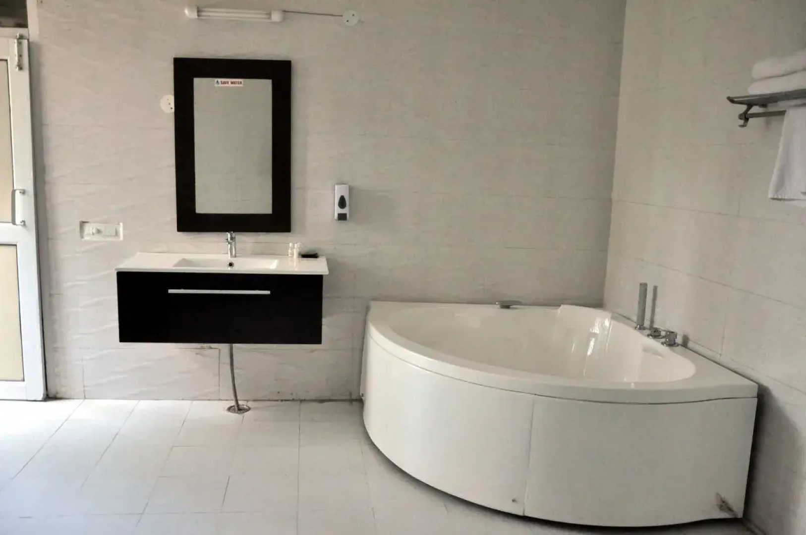 Hotel Bliss