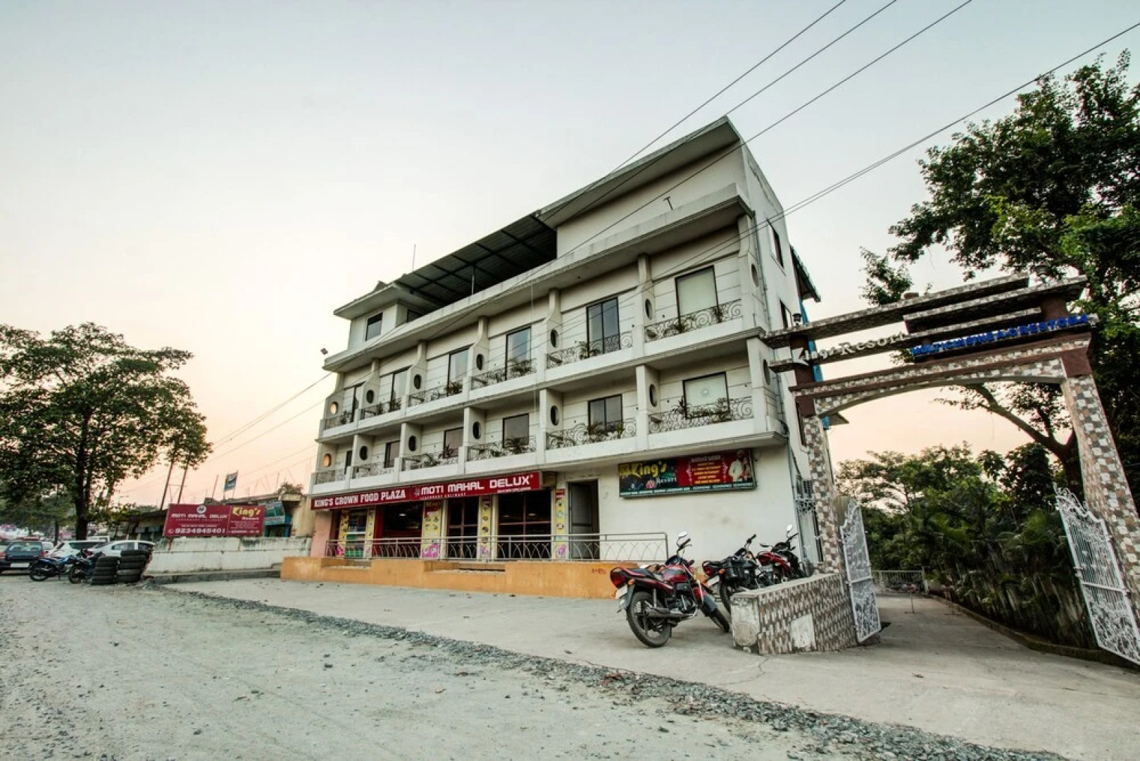 OYO 22346 King's Resort