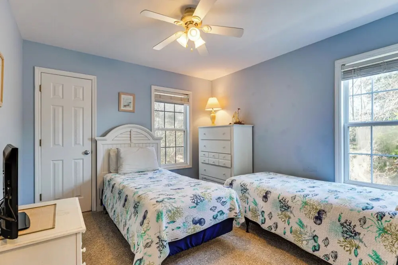 Steps to Beach: Emerald Isle Home w/ Deck!