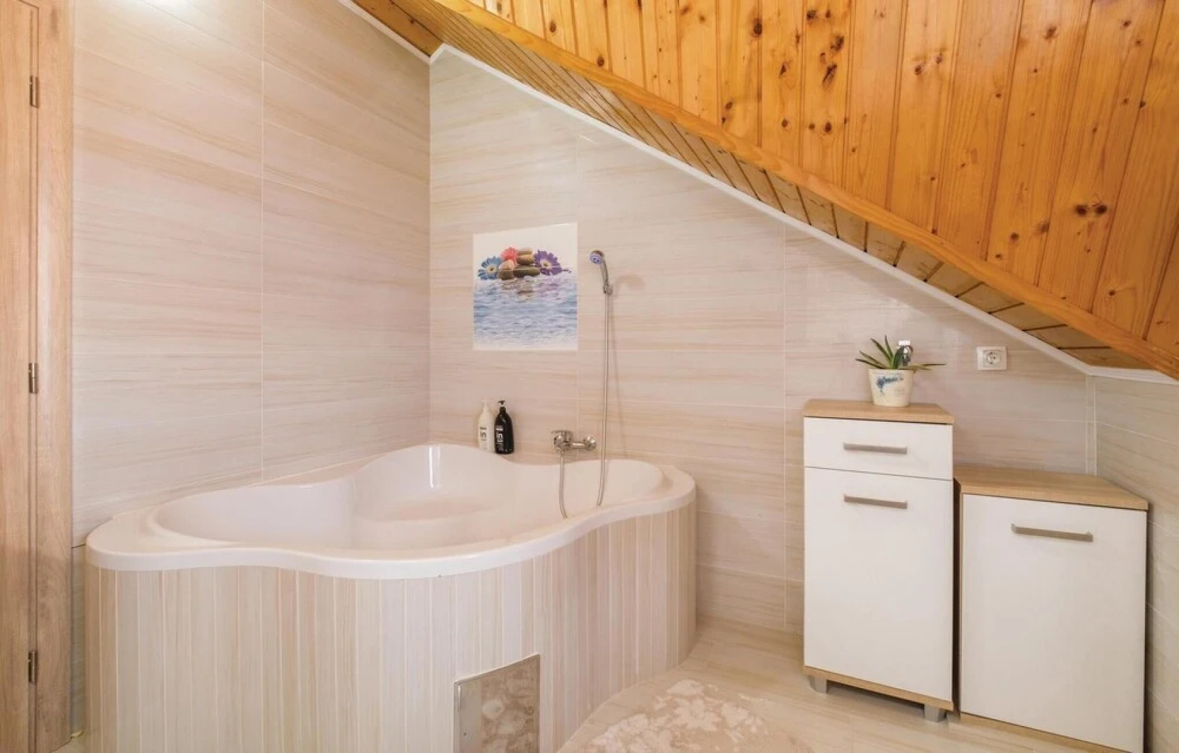 Awesome Apartment in Velika Gorica With 2 Bedrooms and Wifi