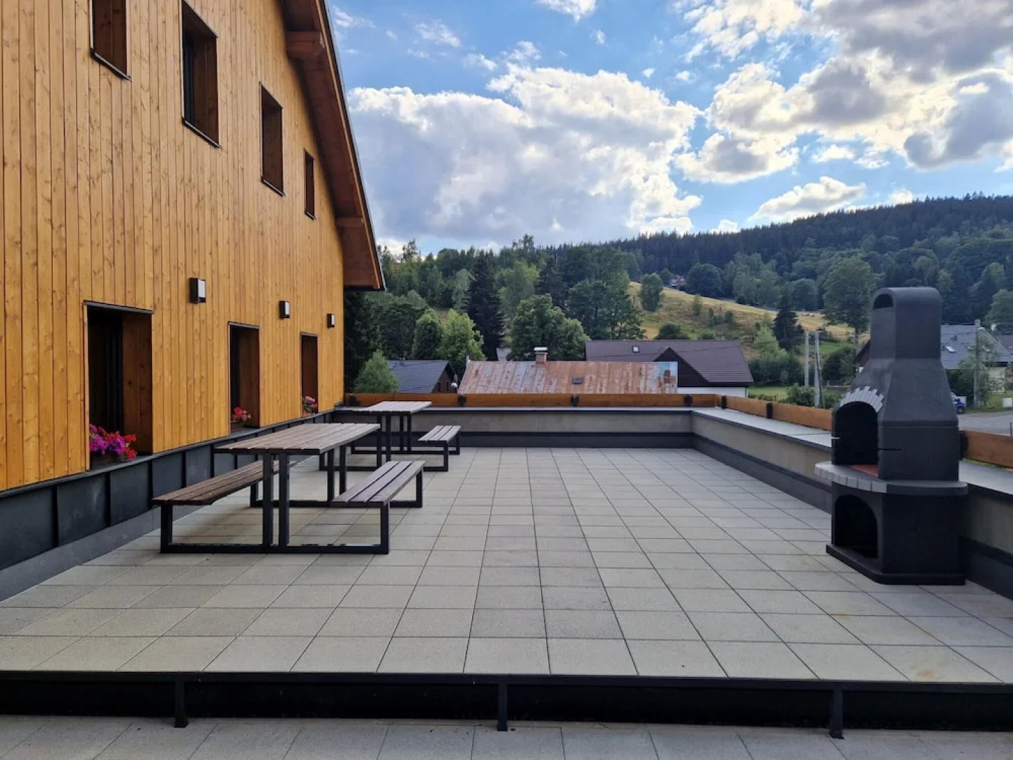 Mountain Chalet Lbh027