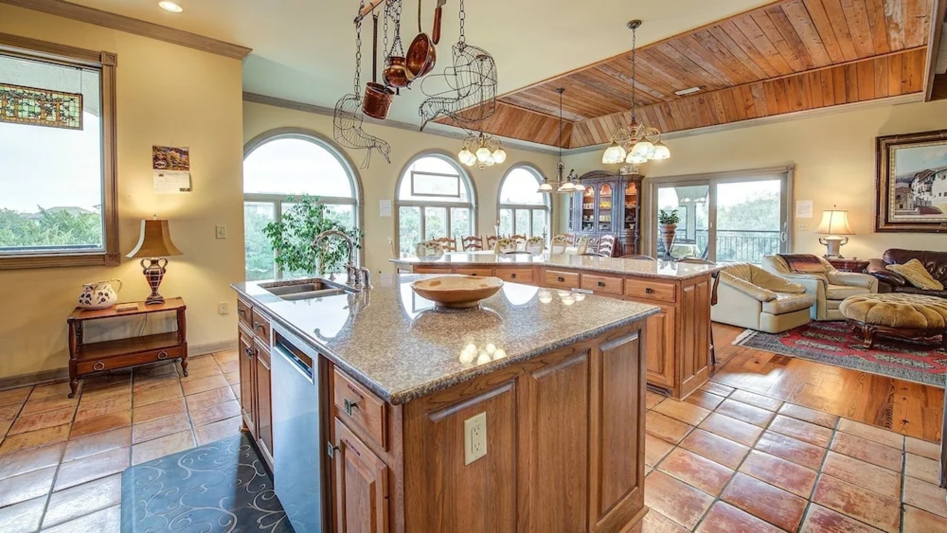 Relax And Enjoy This Idyllic Mull Cottage - Just Steps To The Beach! 6 Bedroom Home by Peace Vacations