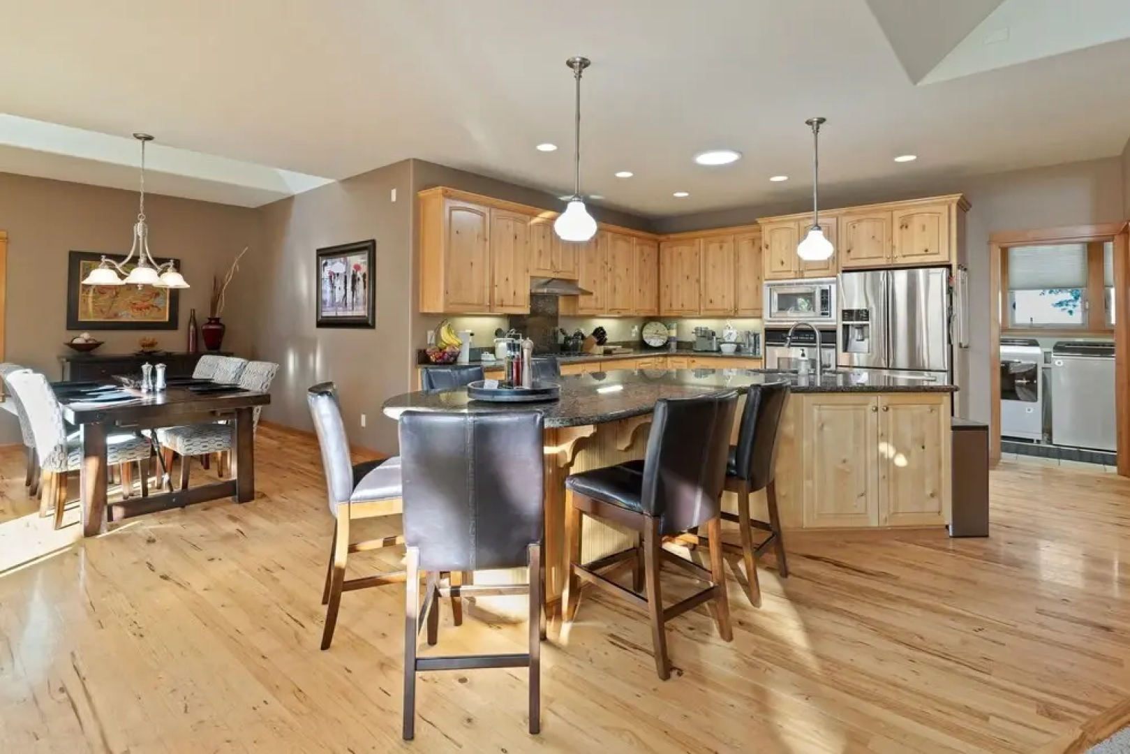 Luna View 3 Bedroom Home by Redawning