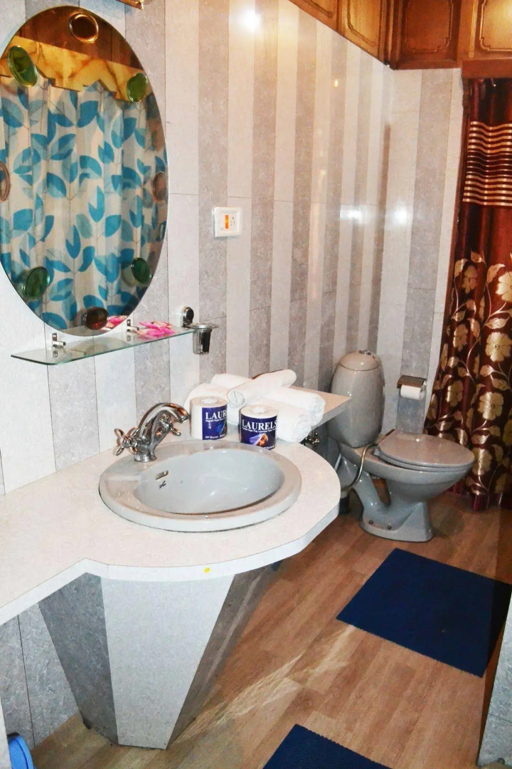 Отель Swan Group Of Houseboats