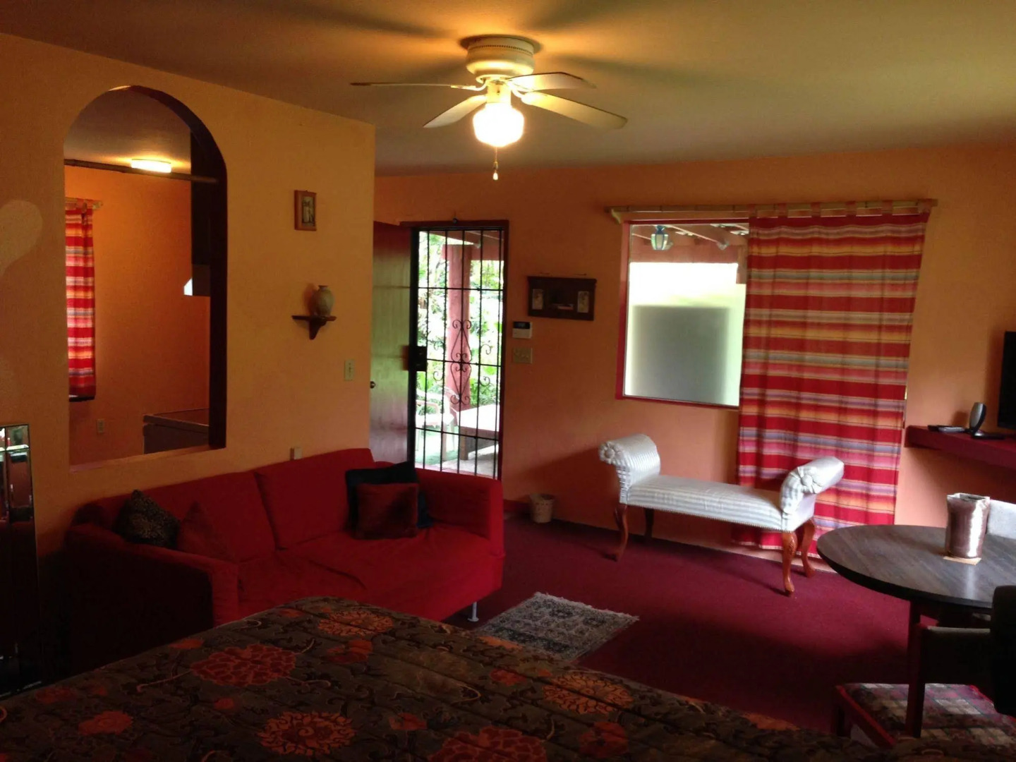 Hedonisia Hawaii Eco-Hostel Community