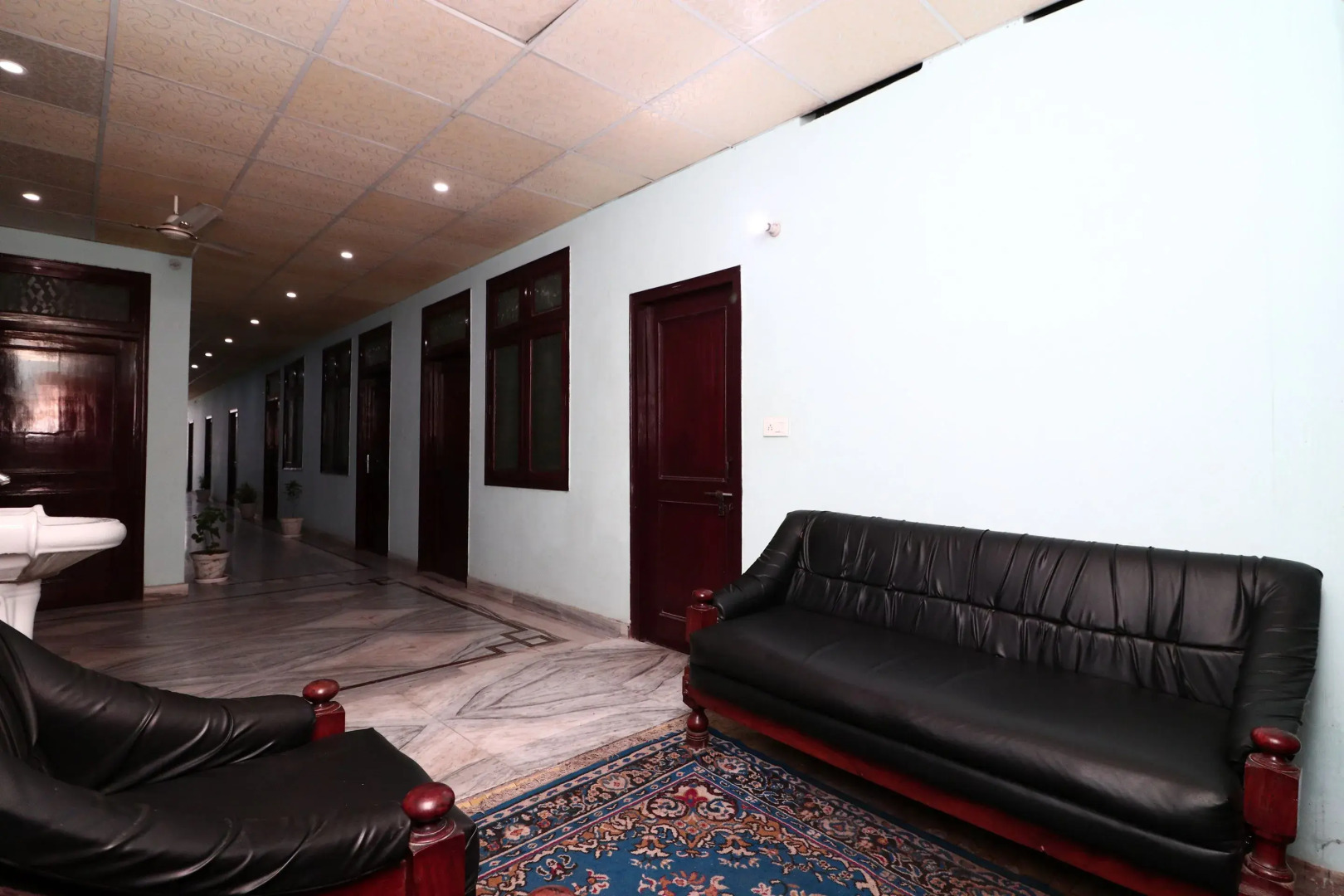 OYO 16109 Hotel Ayaan