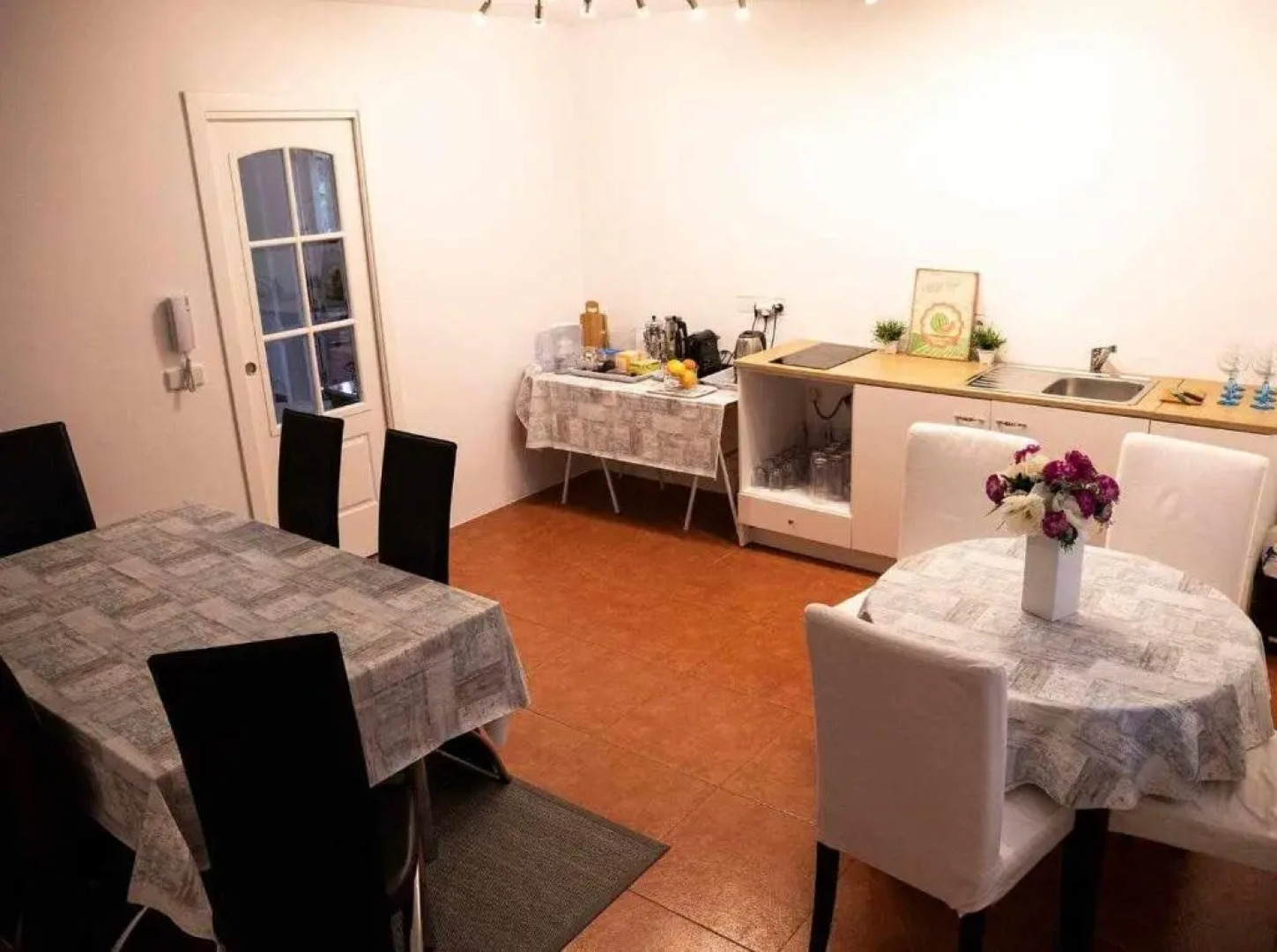 Casa Blanca de La Sierra hasta 24 hasta personas con Piscina Salina y Bbq