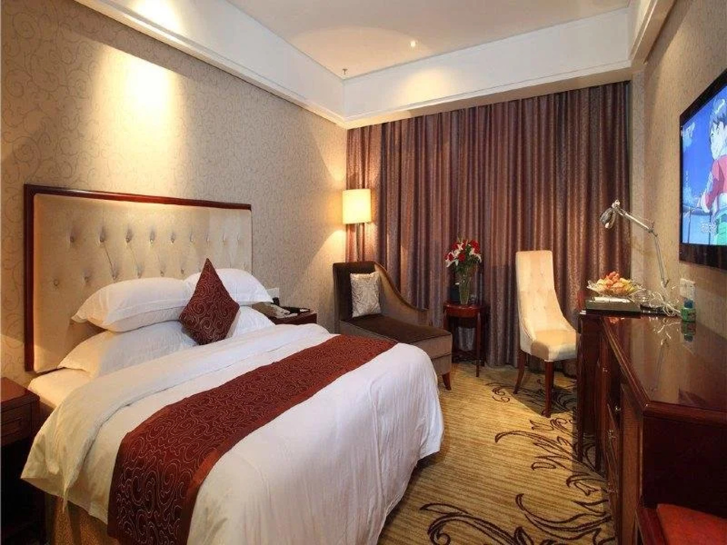 Xinyang East Earl Hotel