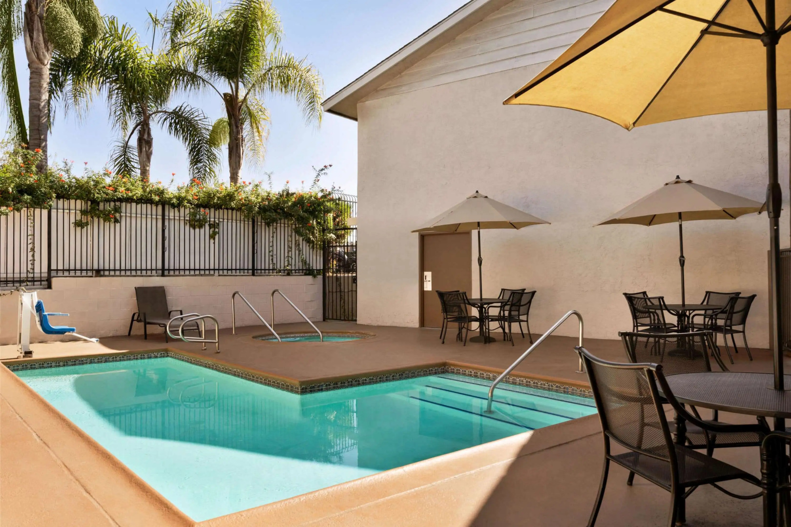 Days Inn and Suites San Diego SDSU