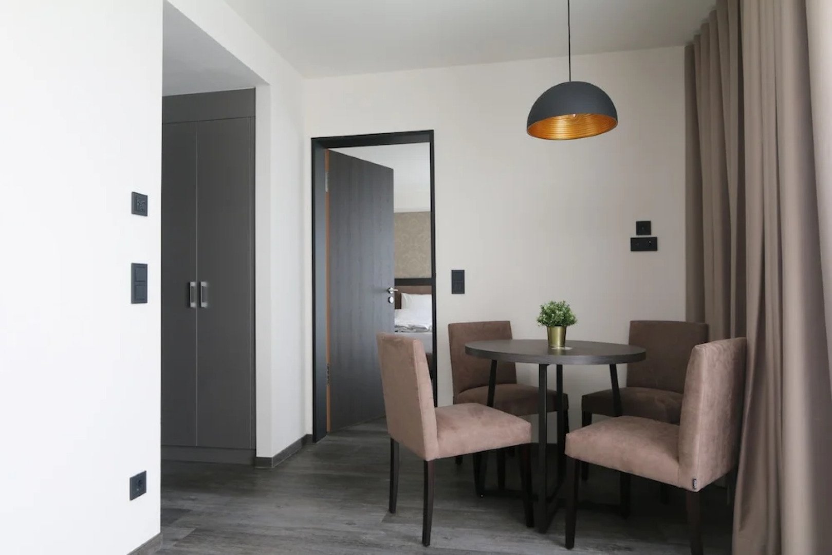 in2 The Boardinghouse