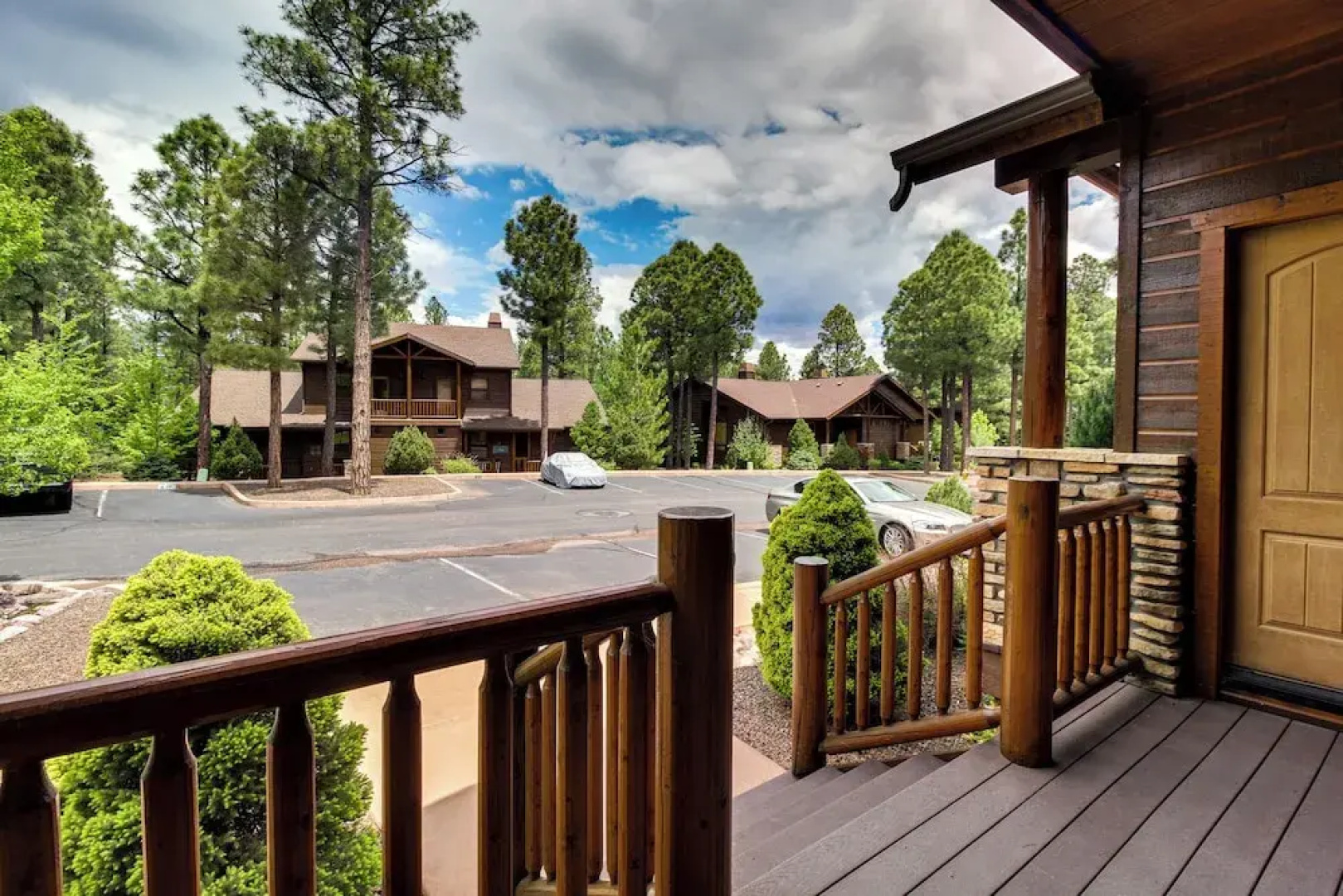 Fireside Comfort & Family Fun: Wooded Show Low Gem