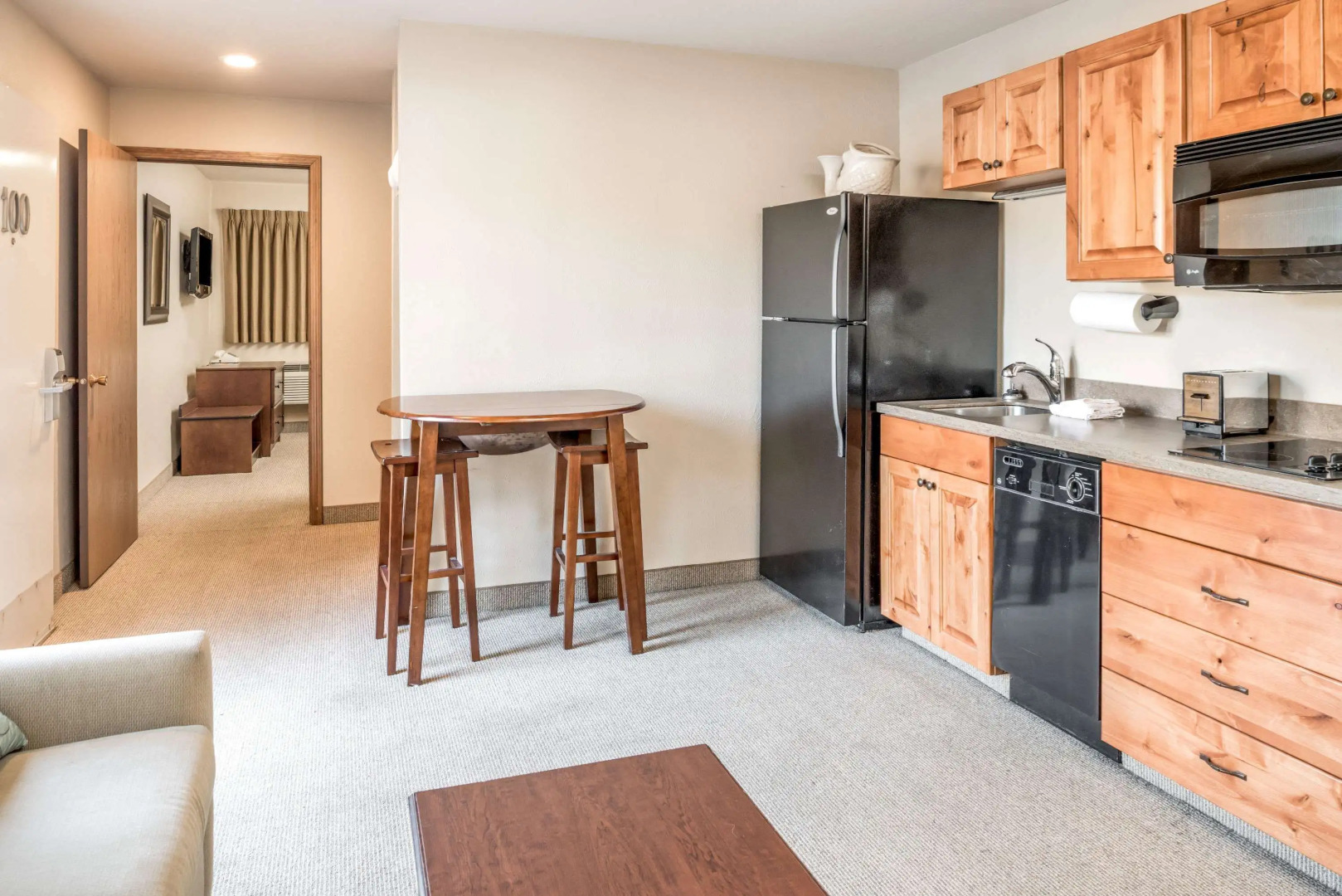 Super 8 By Wyndham St. Regis