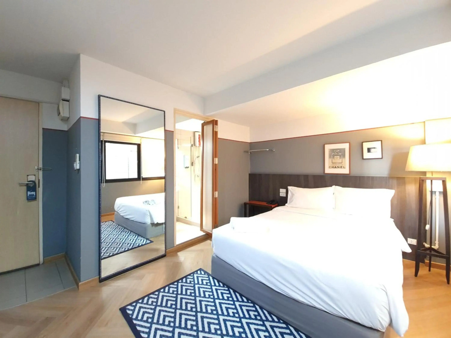 Somewhere to Escape - Hometel