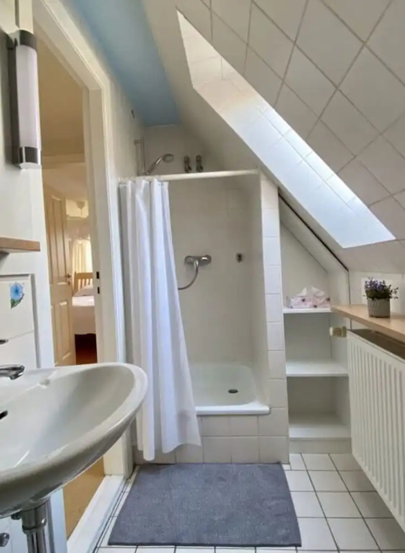 Cuddly Shell Modern Retreat