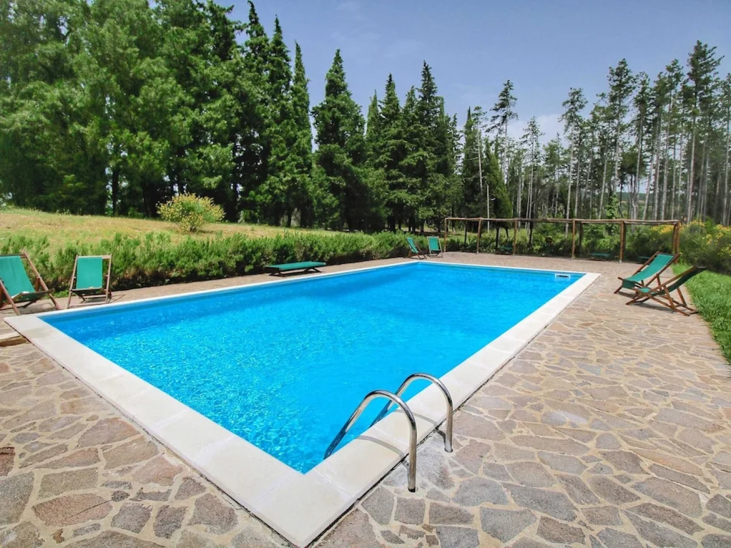 Cottage With Swimming Pool